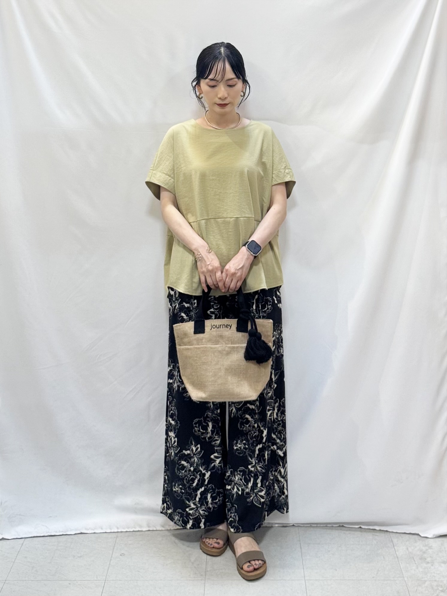 𝐇𝐢𝐫𝐨𝐦𝐢さんの「SHOO･LA･RUE｜【洗濯機可/セットアップ可】軽凛(かろりん) シンプル上品 切替コクーントップス」を使ったコーディネート