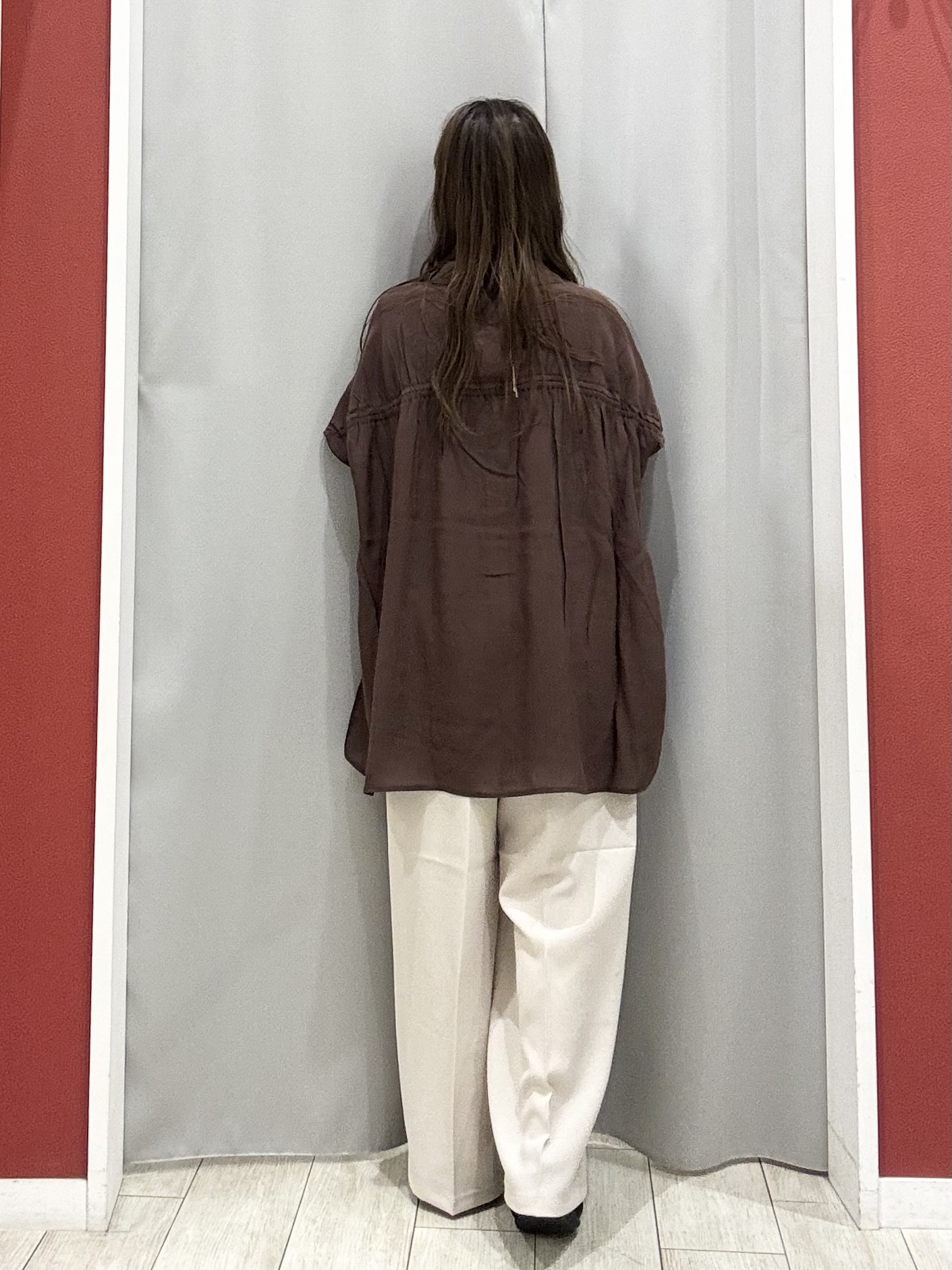 shioさんの「SHOO･LA･RUE｜【UV/洗濯機可】ほんのりシアーで上品な バックギャザーブラウス」を使ったコーディネート