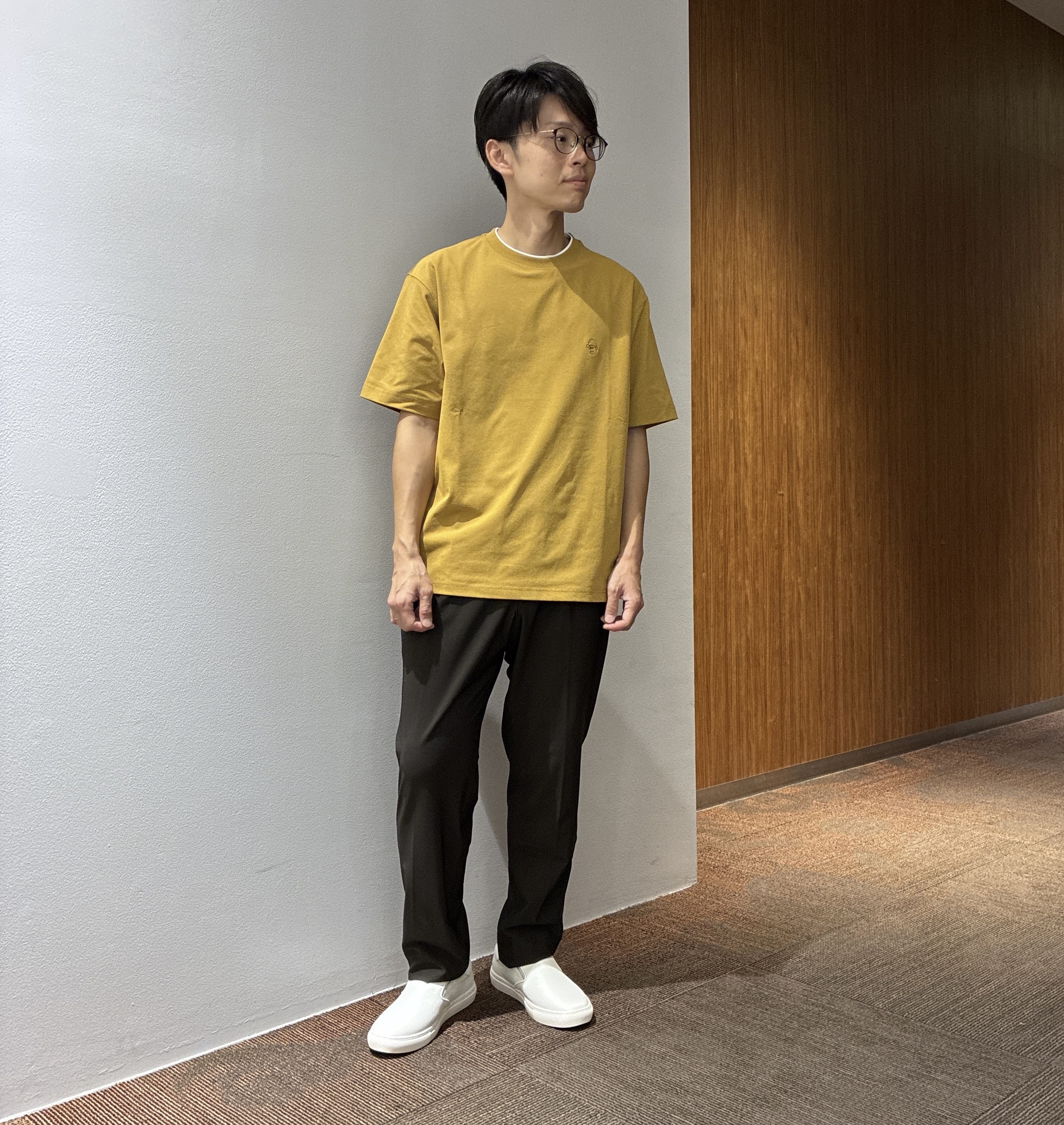 わいずみさんの「TAKEO KIKUCHI｜【汗染み軽減/接触冷感】フェイクレイヤード ワンポイント刺繍Ｔシャツ」を使ったコーディネート