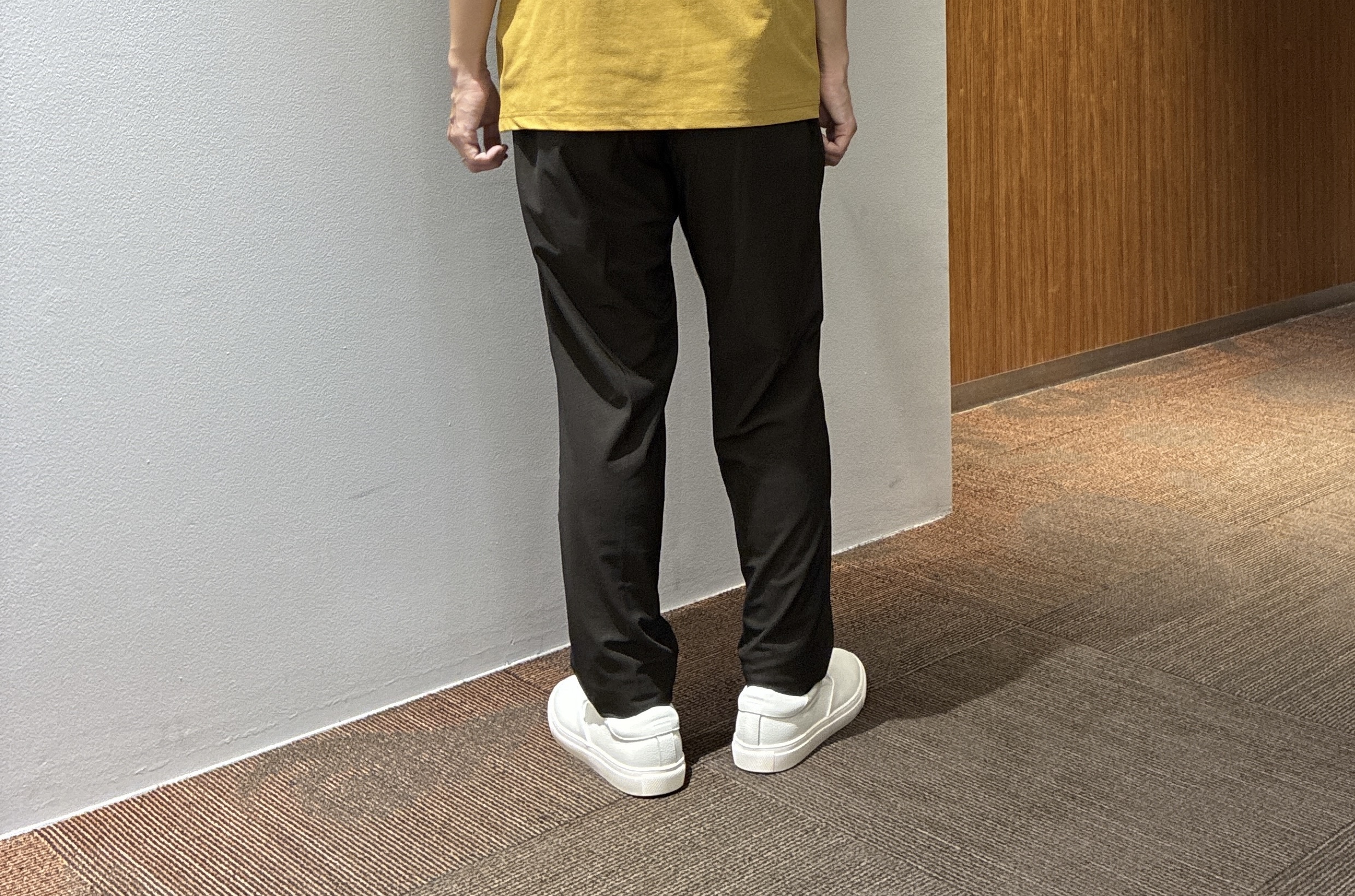 わいずみさんの「TAKEO KIKUCHI｜【汗染み軽減/接触冷感】フェイクレイヤード ワンポイント刺繍Ｔシャツ」を使ったコーディネート