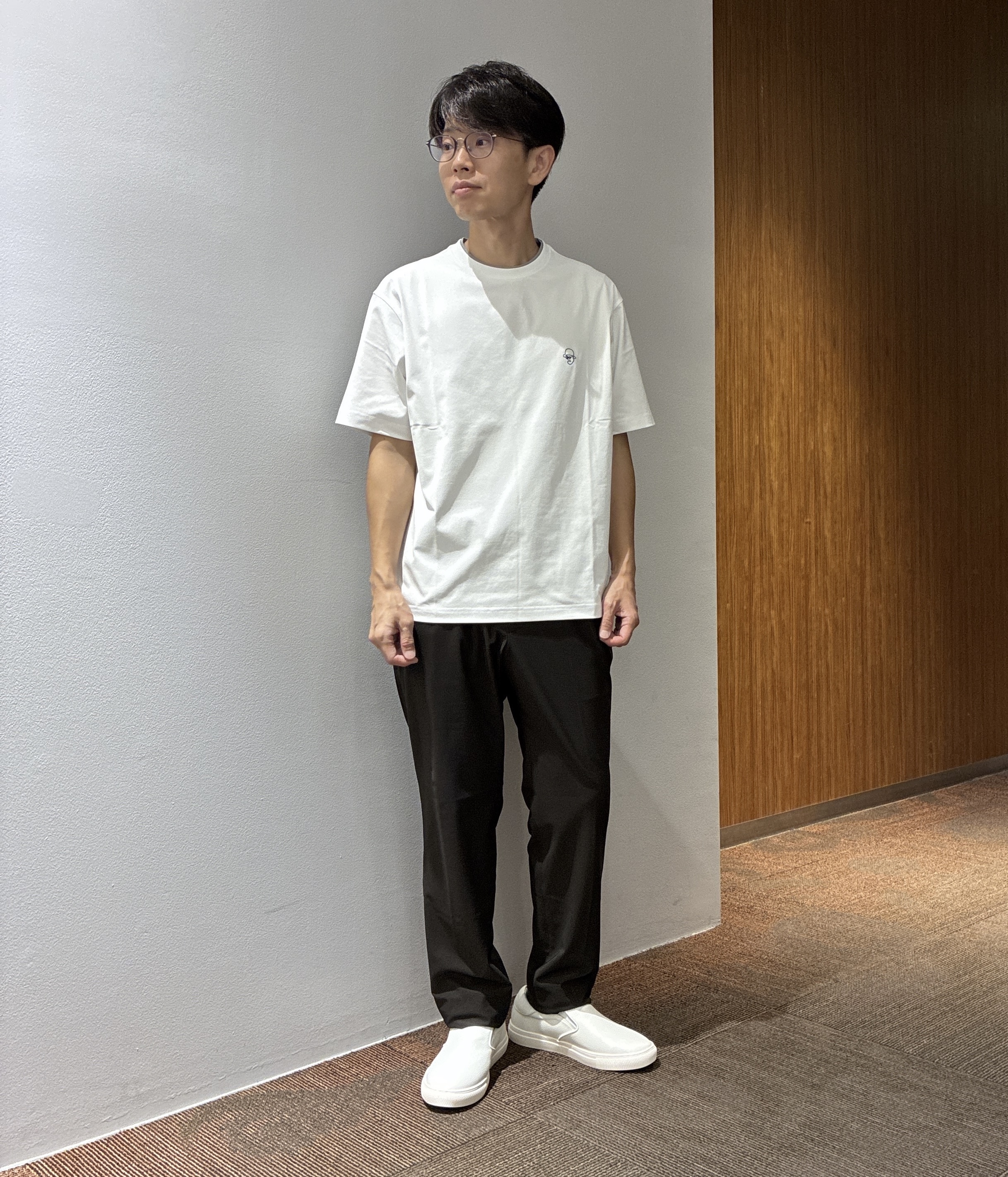 わいずみさんの「TAKEO KIKUCHI｜【汗染み軽減/接触冷感】フェイクレイヤード ワンポイント刺繍Ｔシャツ」を使ったコーディネート