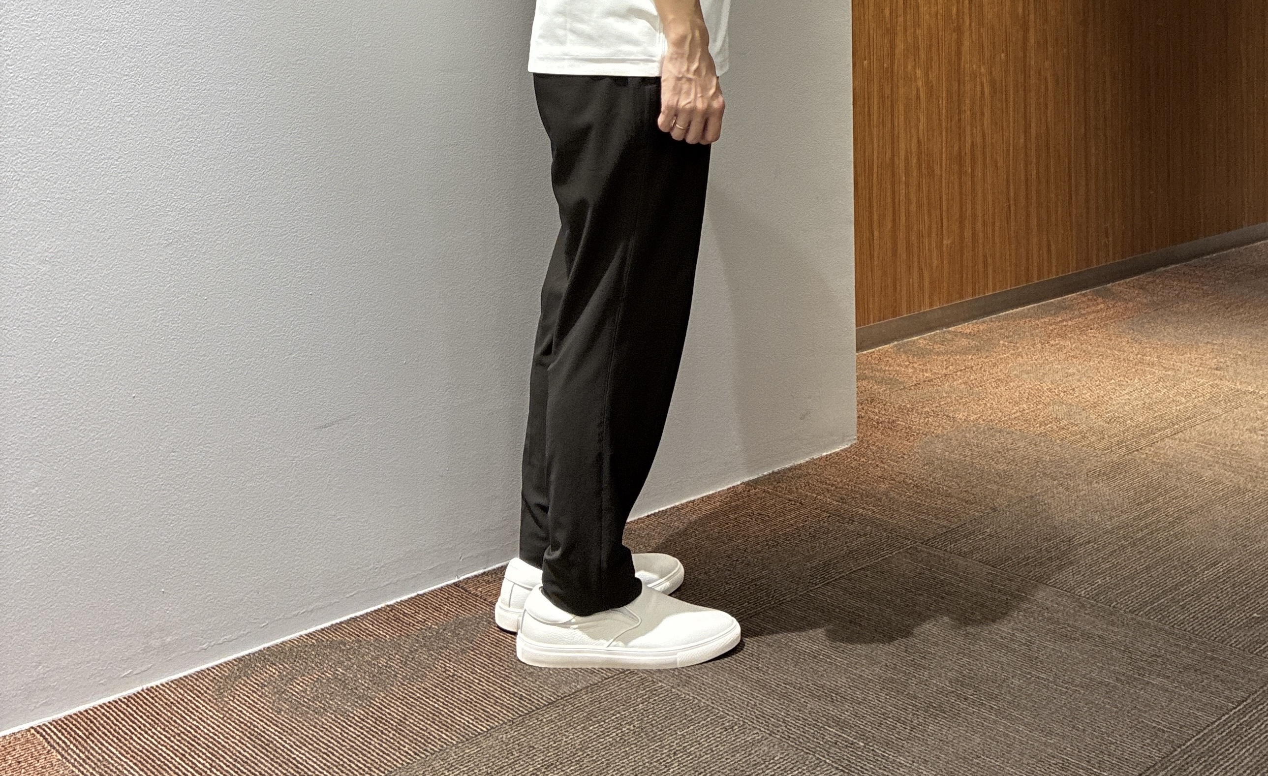 わいずみさんの「TAKEO KIKUCHI｜【汗染み軽減/接触冷感】フェイクレイヤード ワンポイント刺繍Ｔシャツ」を使ったコーディネート