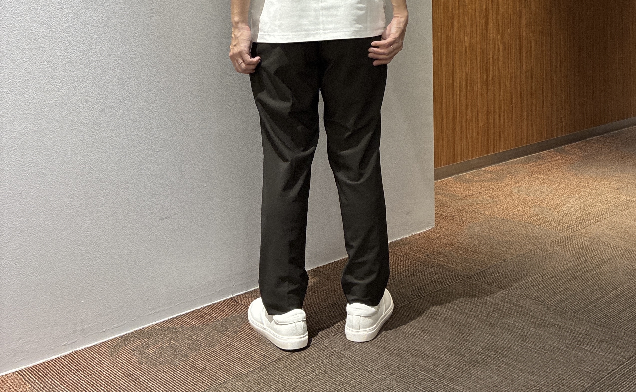 わいずみさんの「TAKEO KIKUCHI｜【汗染み軽減/接触冷感】フェイクレイヤード ワンポイント刺繍Ｔシャツ」を使ったコーディネート