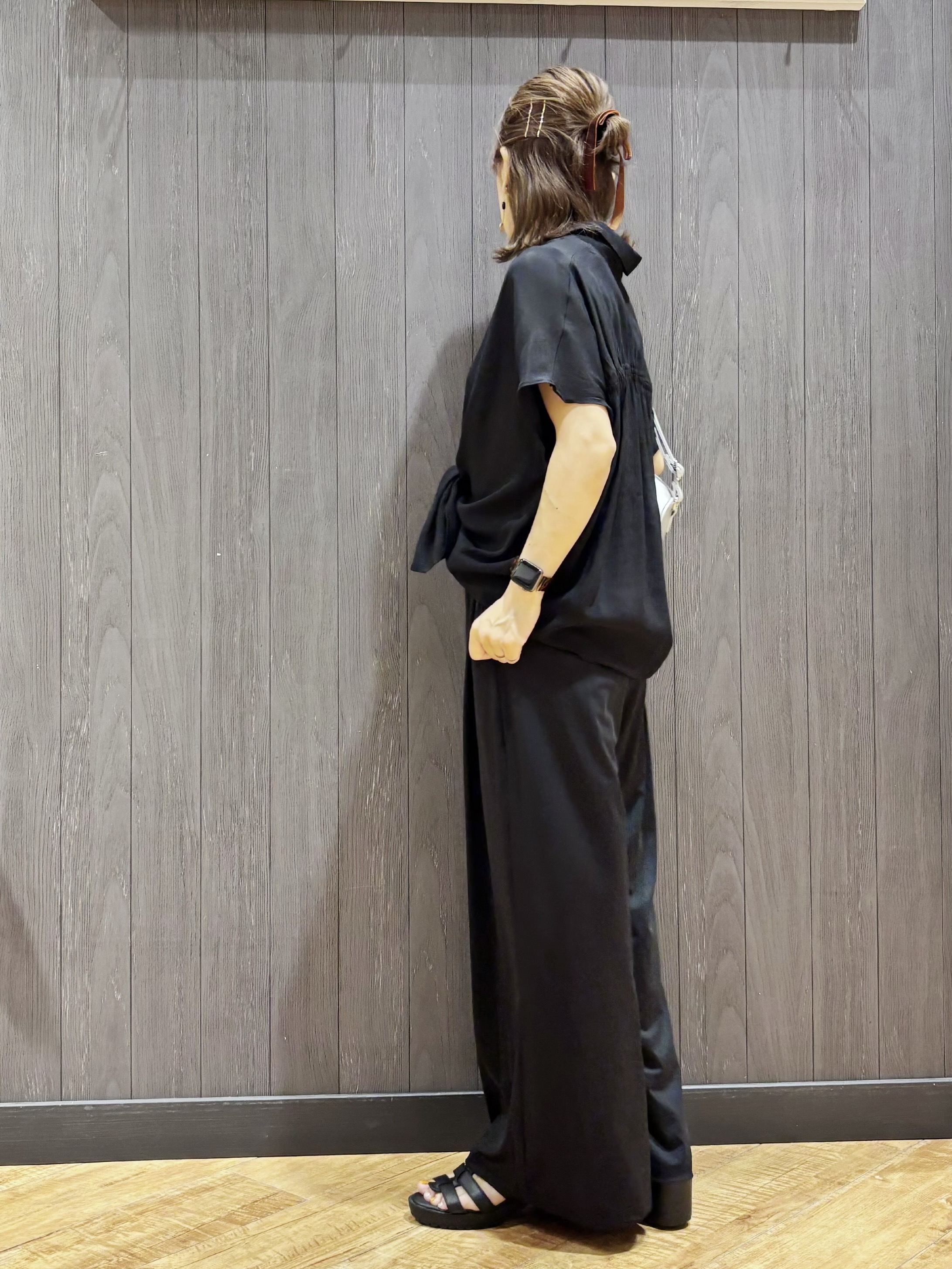 meiさんの「SHOO･LA･RUE｜【UV/洗濯機可】ほんのりシアーで上品な バックギャザーブラウス」を使ったコーディネート