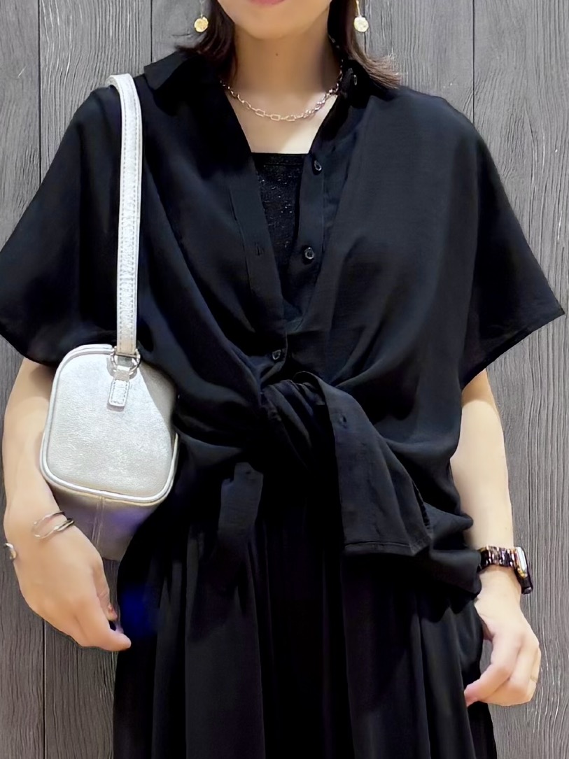 meiさんの「SHOO･LA･RUE｜【UV/洗濯機可】ほんのりシアーで上品な バックギャザーブラウス」を使ったコーディネート