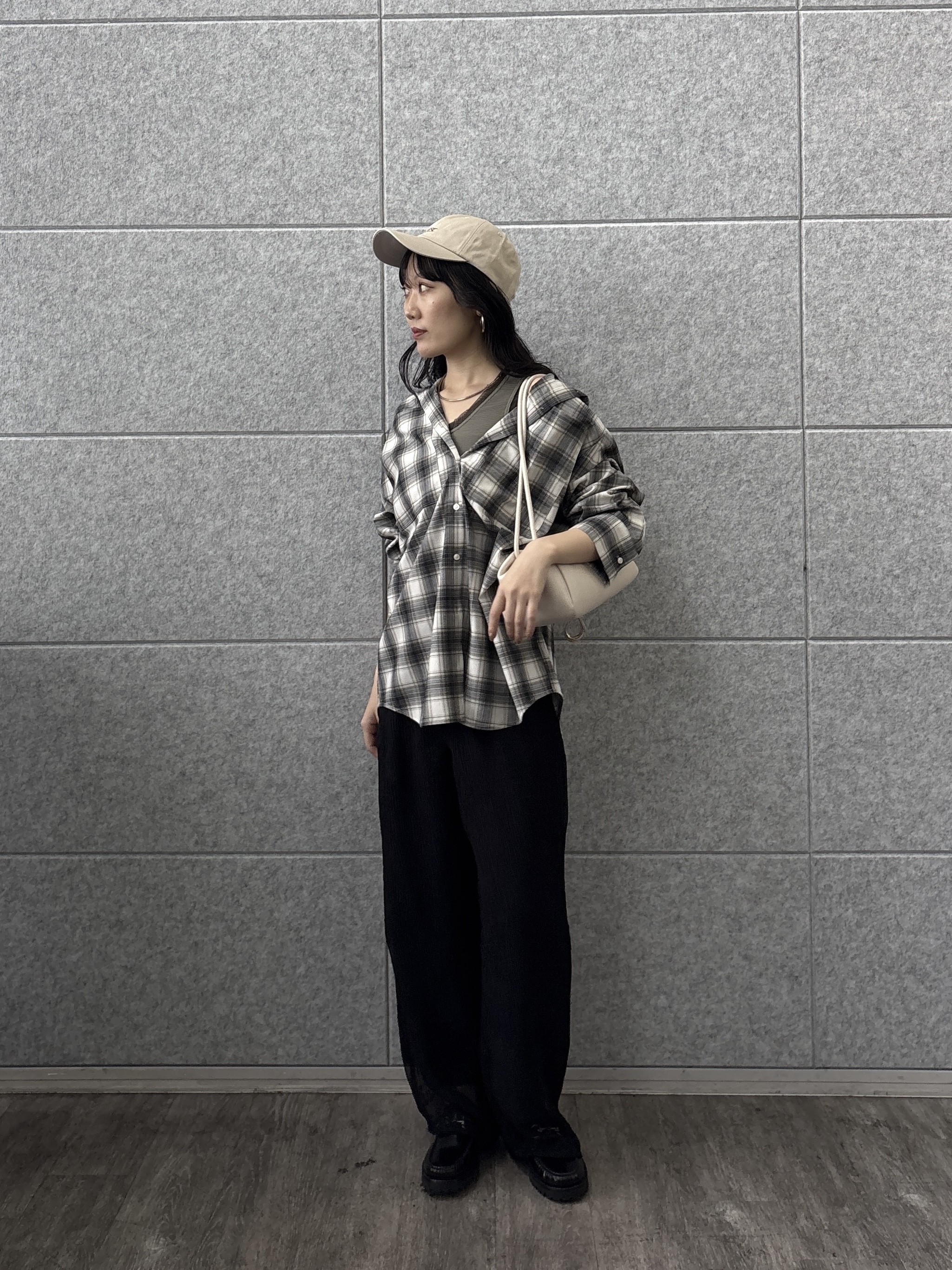 rinaさんの「INDIVI｜フード付 シアーチェックシャツ」を使ったコーディネート