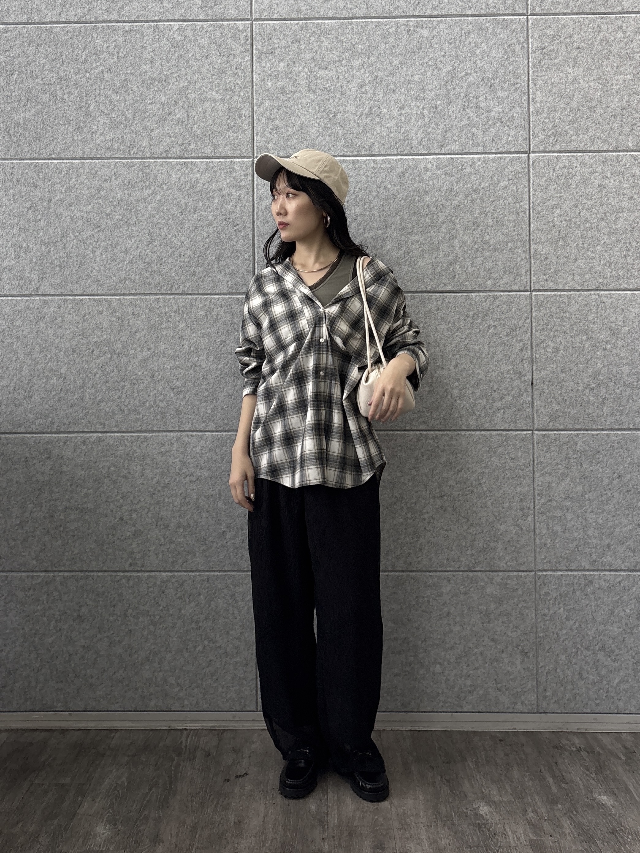 rinaさんの「INDIVI｜フード付 シアーチェックシャツ」を使ったコーディネート