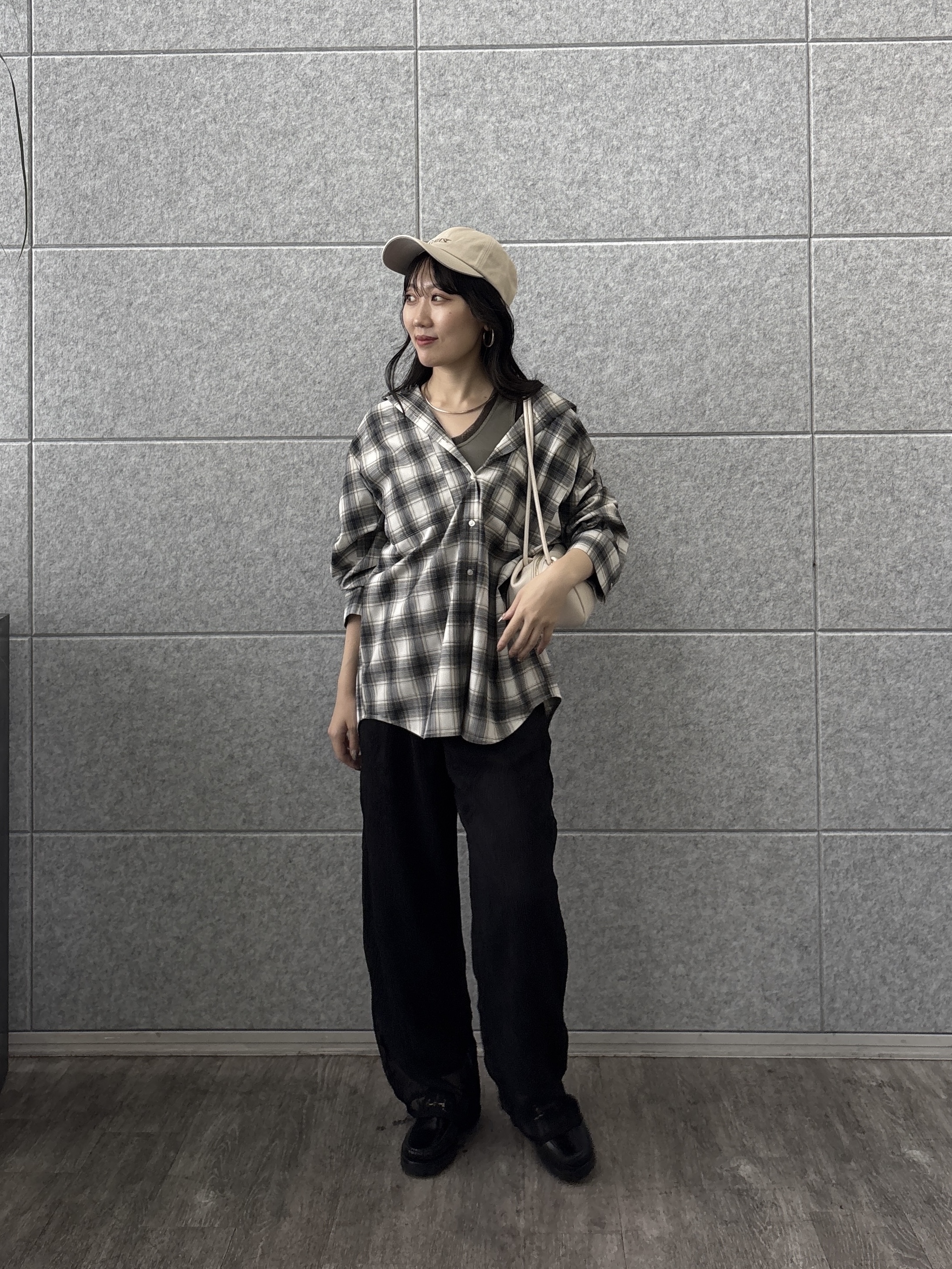 rinaさんの「INDIVI｜フード付 シアーチェックシャツ」を使ったコーディネート