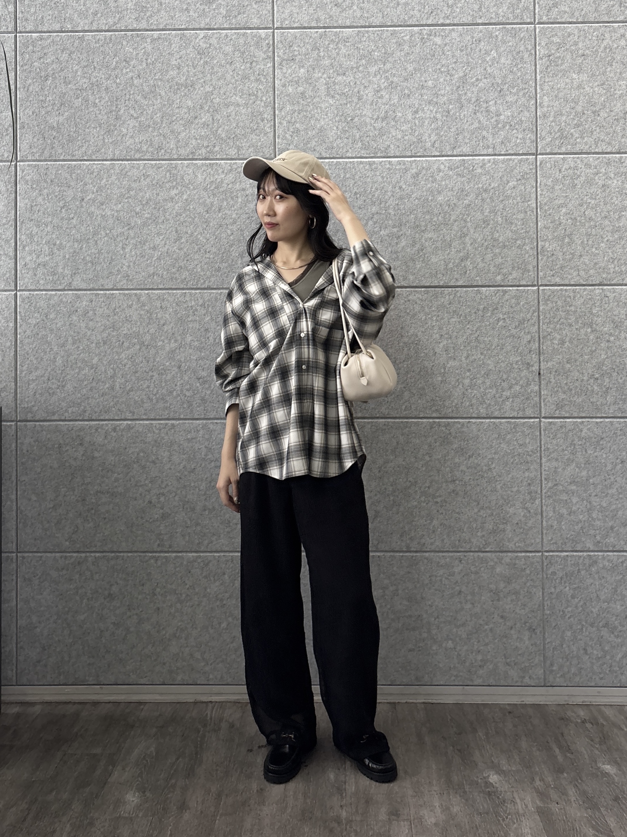 rinaさんの「INDIVI｜フード付 シアーチェックシャツ」を使ったコーディネート