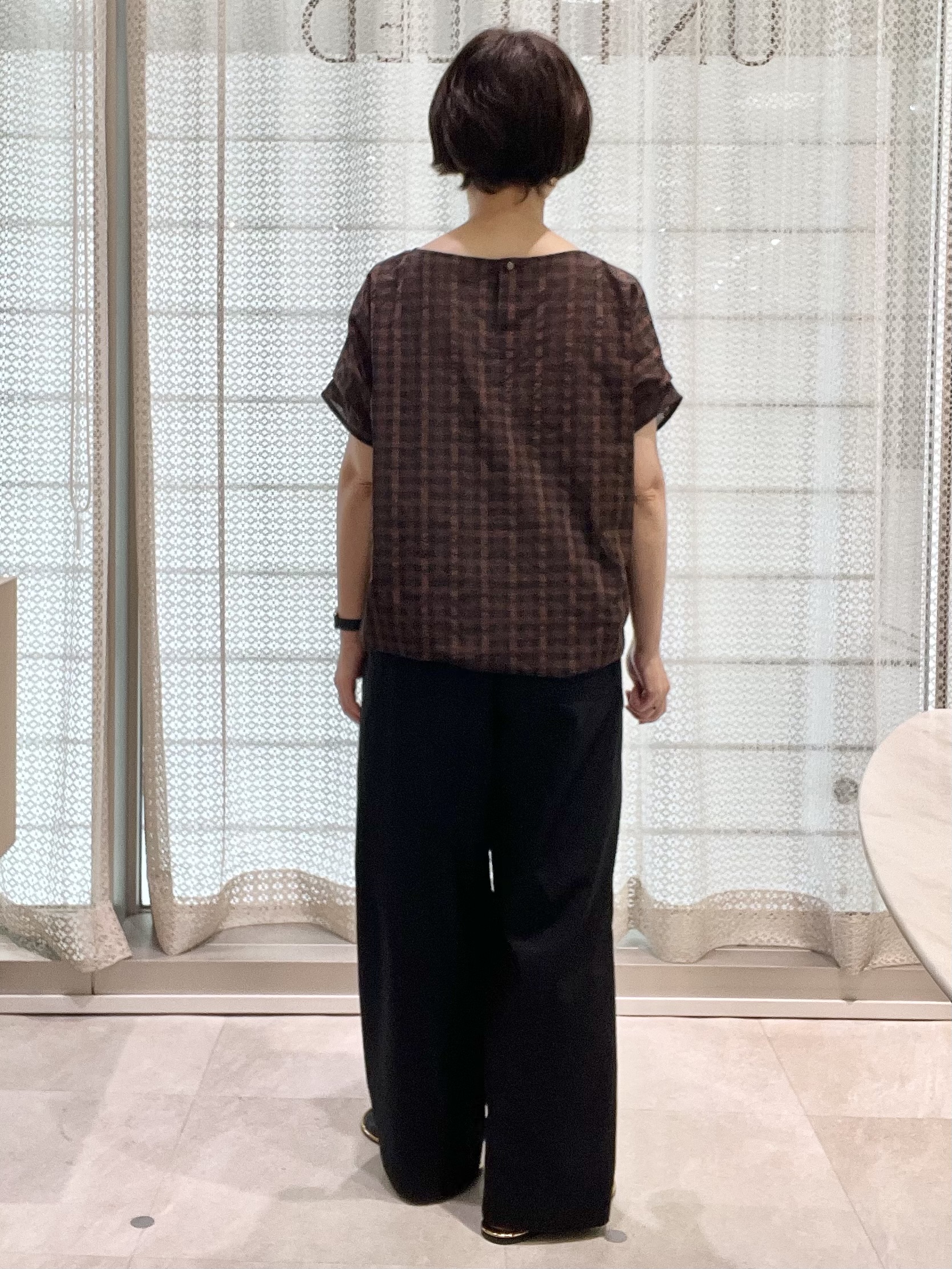 ymさんの「UNTITLED｜【秋めきシャツ/体型カバー】シアーチェックブラウス」を使ったコーディネート