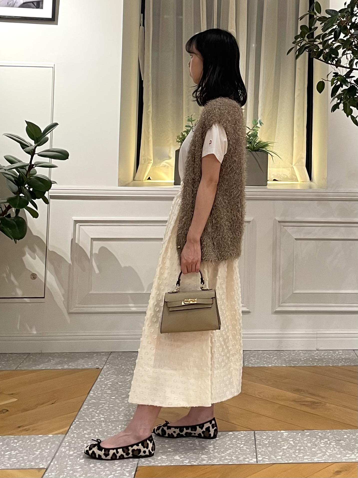 Lilyさんの「DRESSTERIOR｜【立体ロゴ】フロッキーロゴプリントTシャツ」を使ったコーディネート