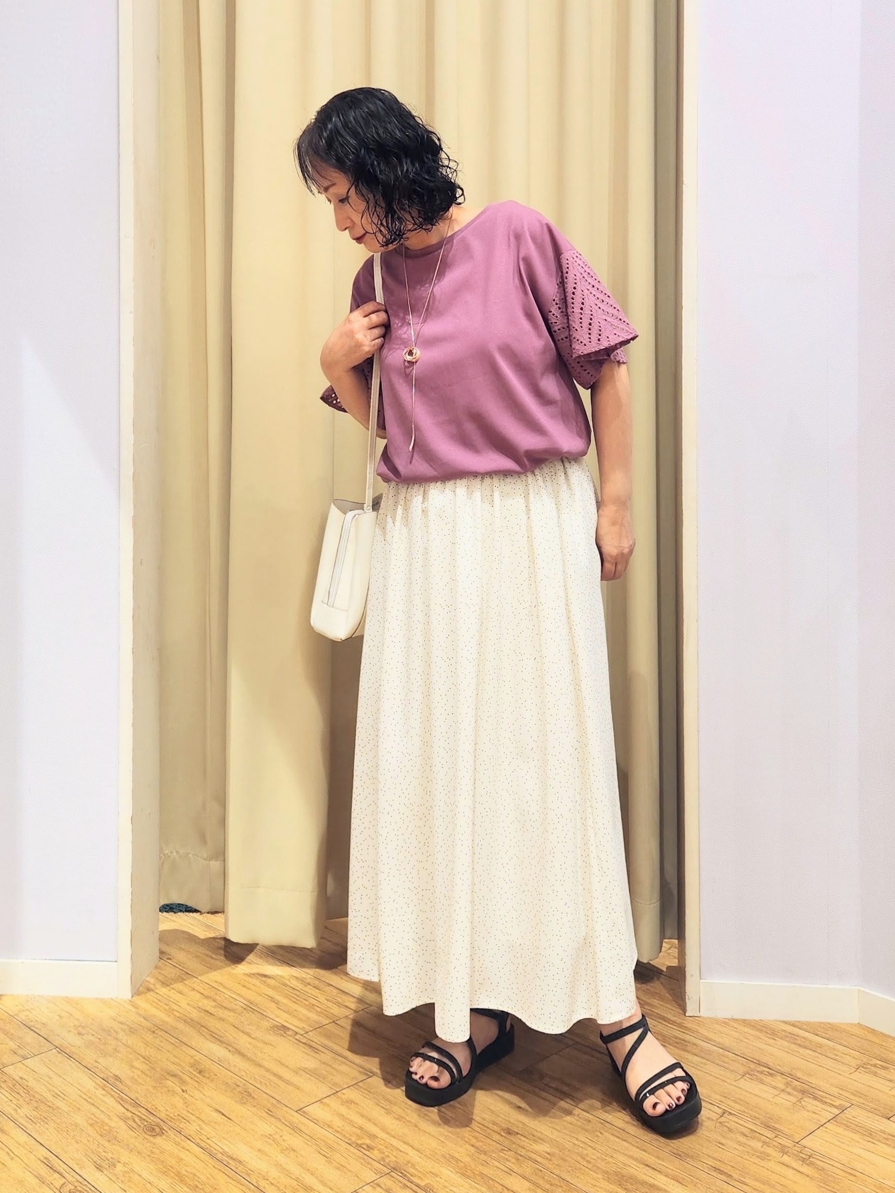 くまさんの「SHOO･LA･RUE｜【S-LL/洗濯機可/体型カバー】汗じみが気になりにくい お袖レースフレアTシャツ」を使ったコーディネート