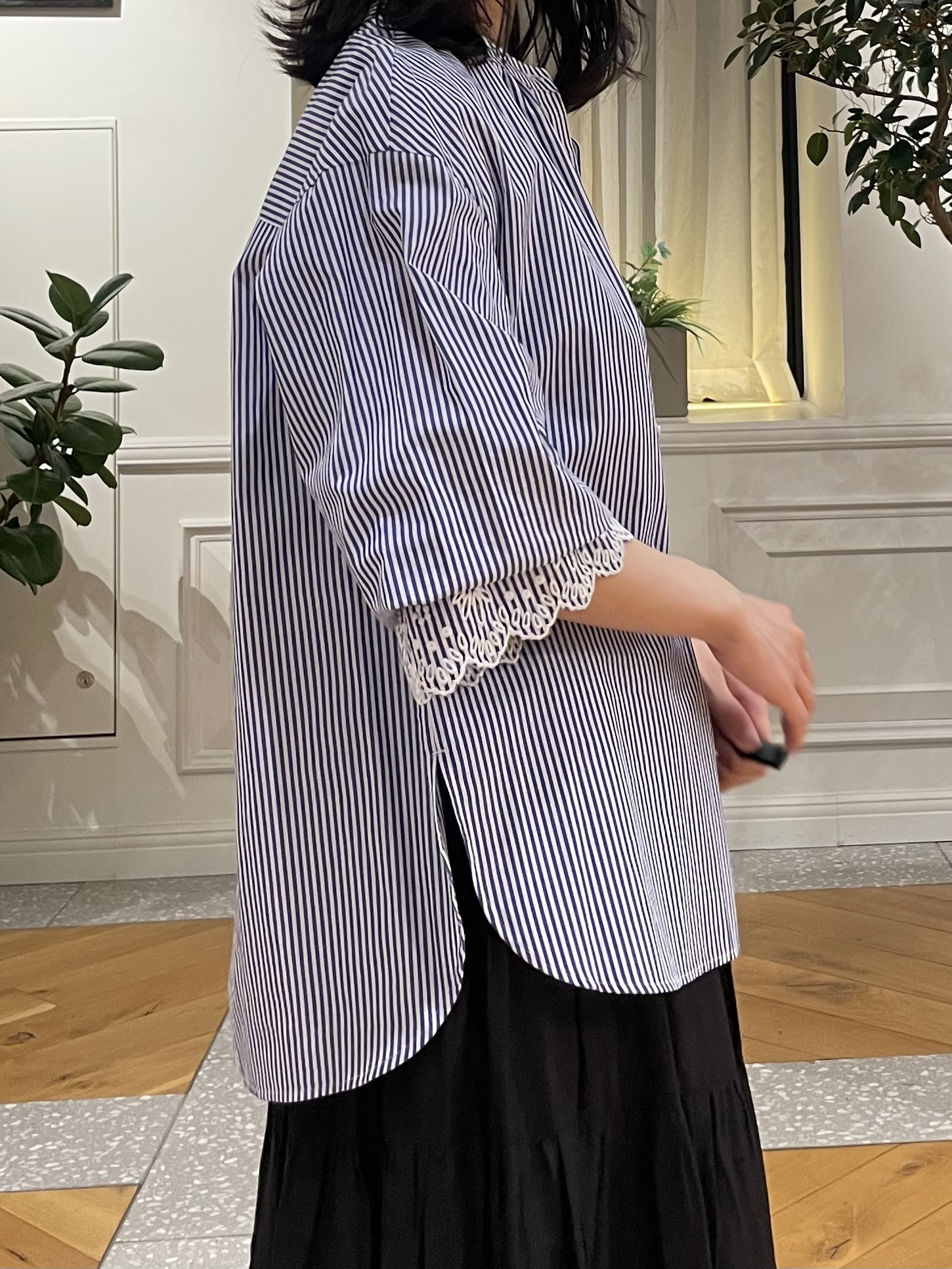 Lilyさんの「DRESSTERIOR｜エンブロイダリーカフスシャツ」を使ったコーディネート