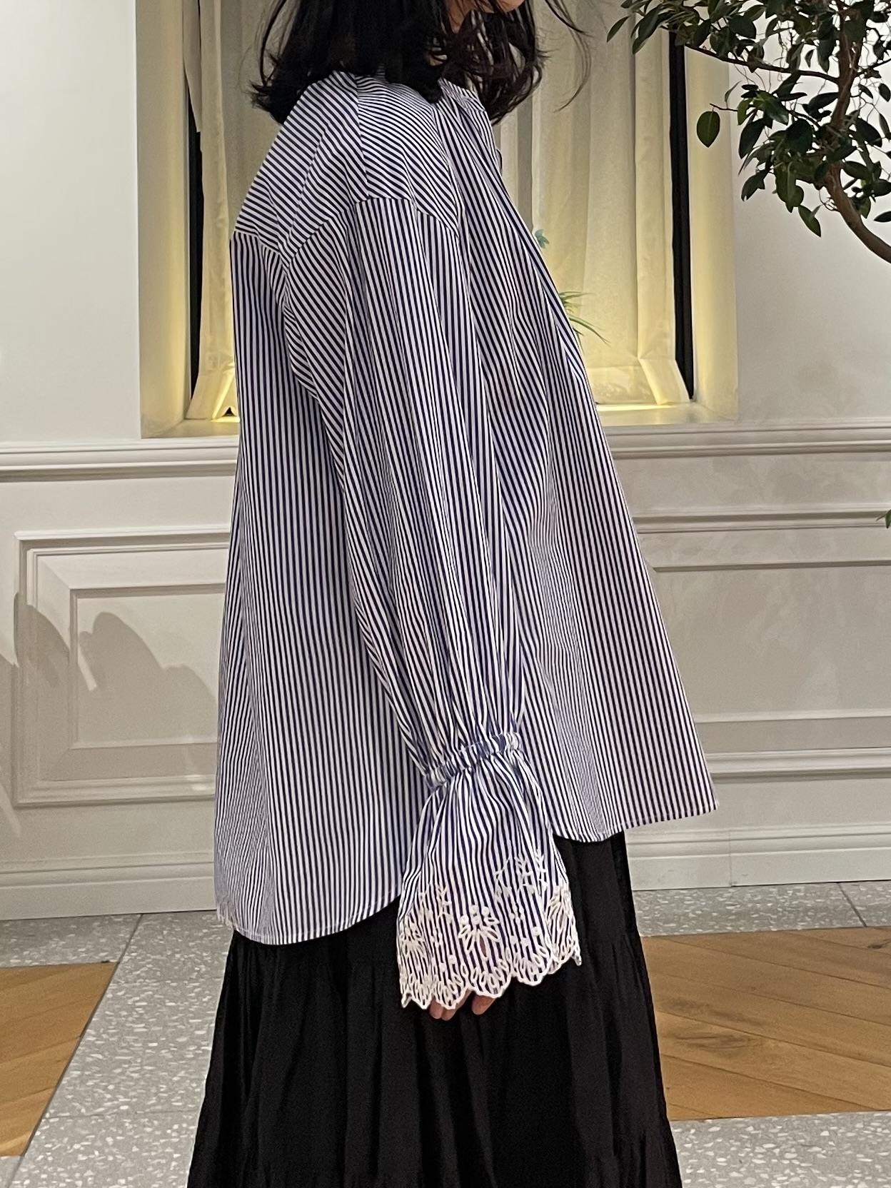 Lilyさんの「DRESSTERIOR｜エンブロイダリーカフスシャツ」を使ったコーディネート
