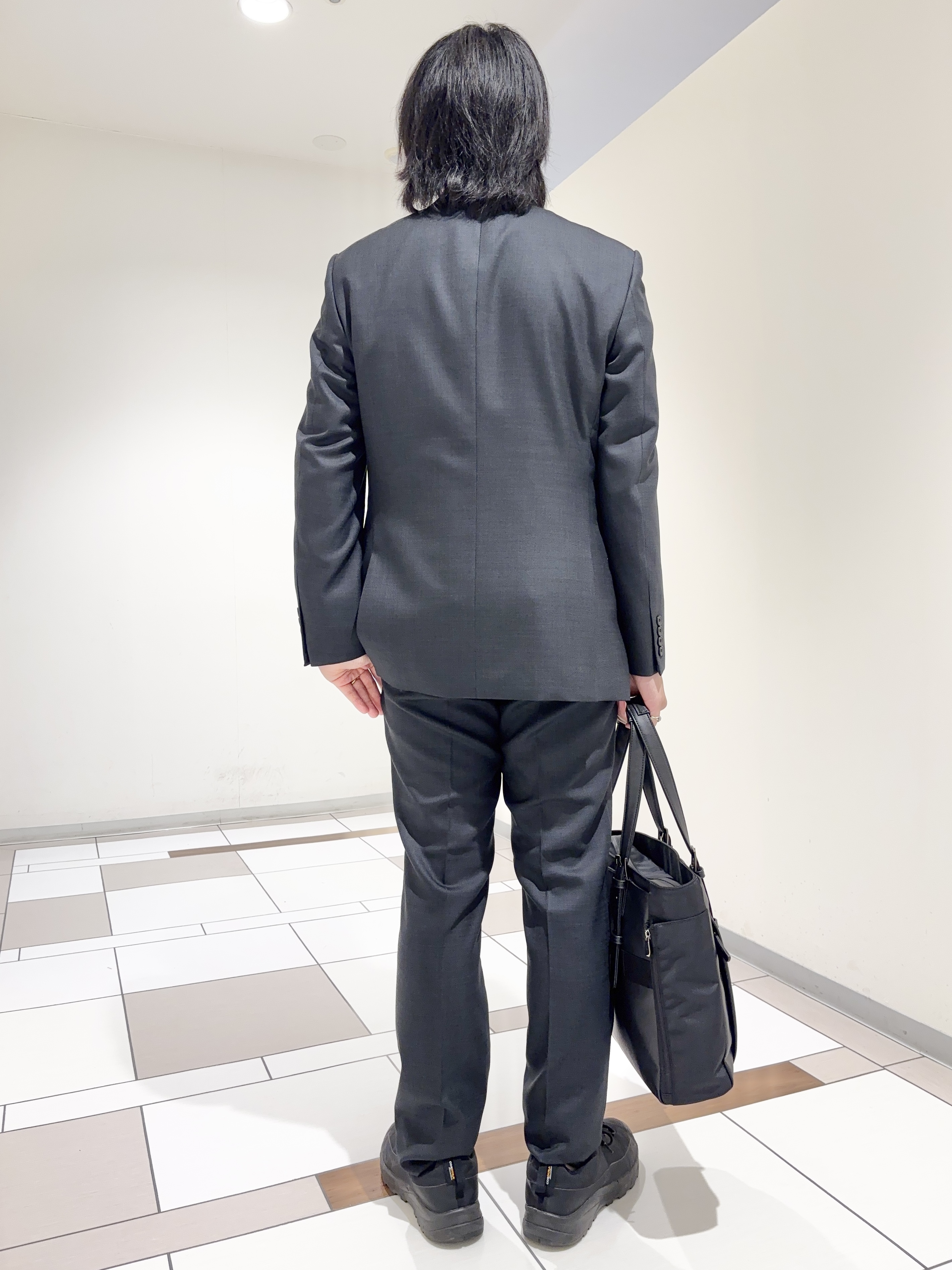 及川さんの「TAKEO KIKUCHI｜【Three by Three】シャイニーシャークピンヘッド スーツ/3ピース対応可」を使ったコーディネート