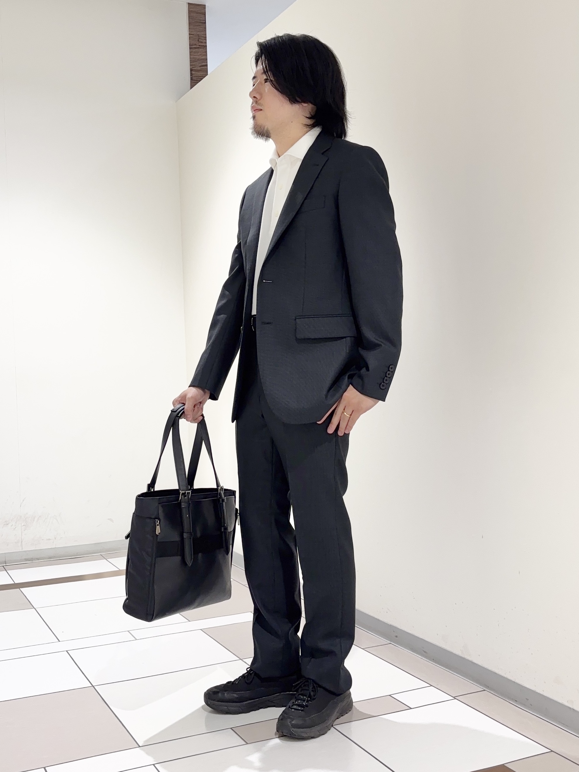 及川さんの「TAKEO KIKUCHI｜【Three by Three】シャイニーシャークピンヘッド スーツ/3ピース対応可」を使ったコーディネート