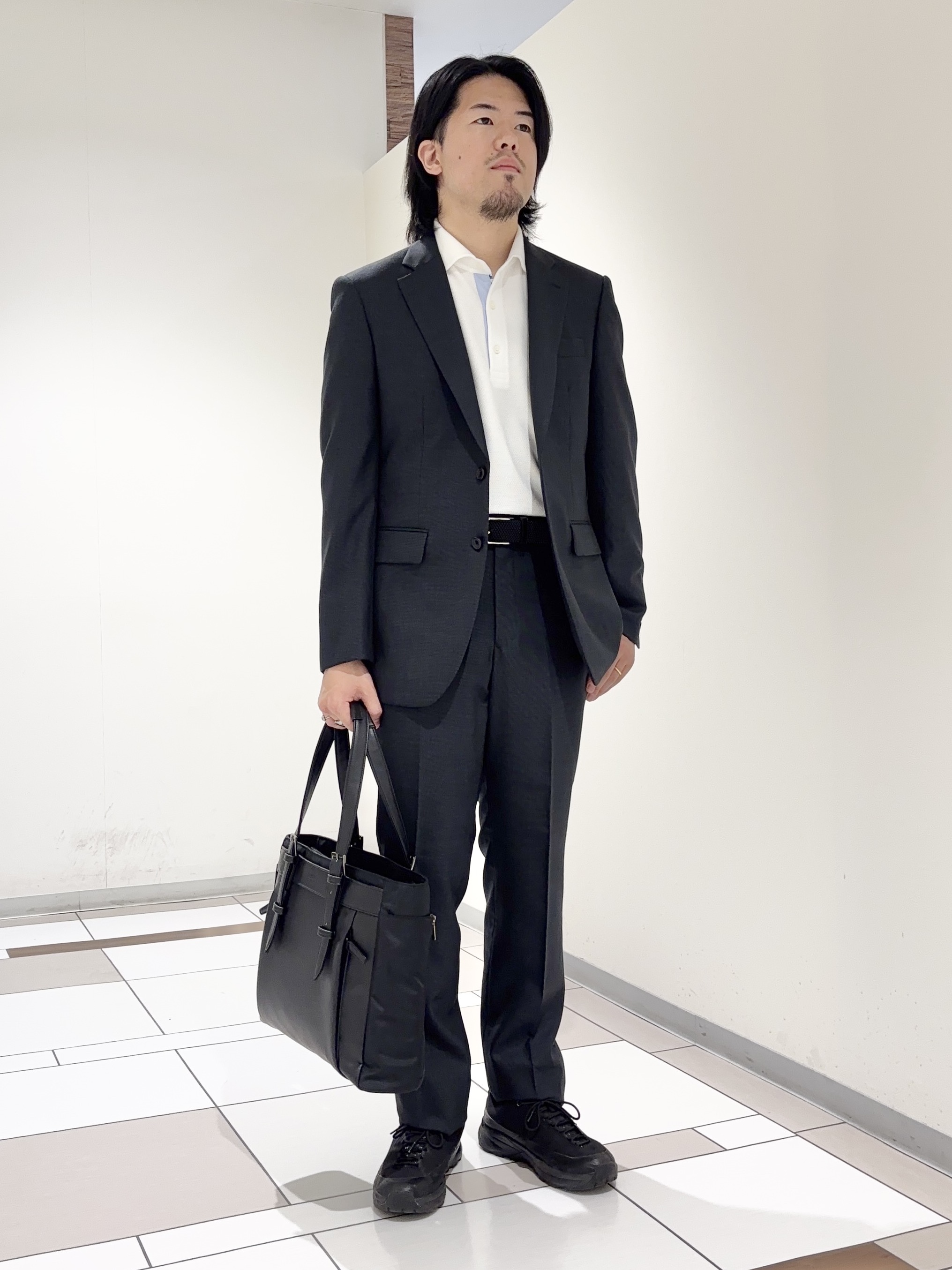 及川さんの「TAKEO KIKUCHI｜【Three by Three】シャイニーシャークピンヘッド スーツ/3ピース対応可」を使ったコーディネート