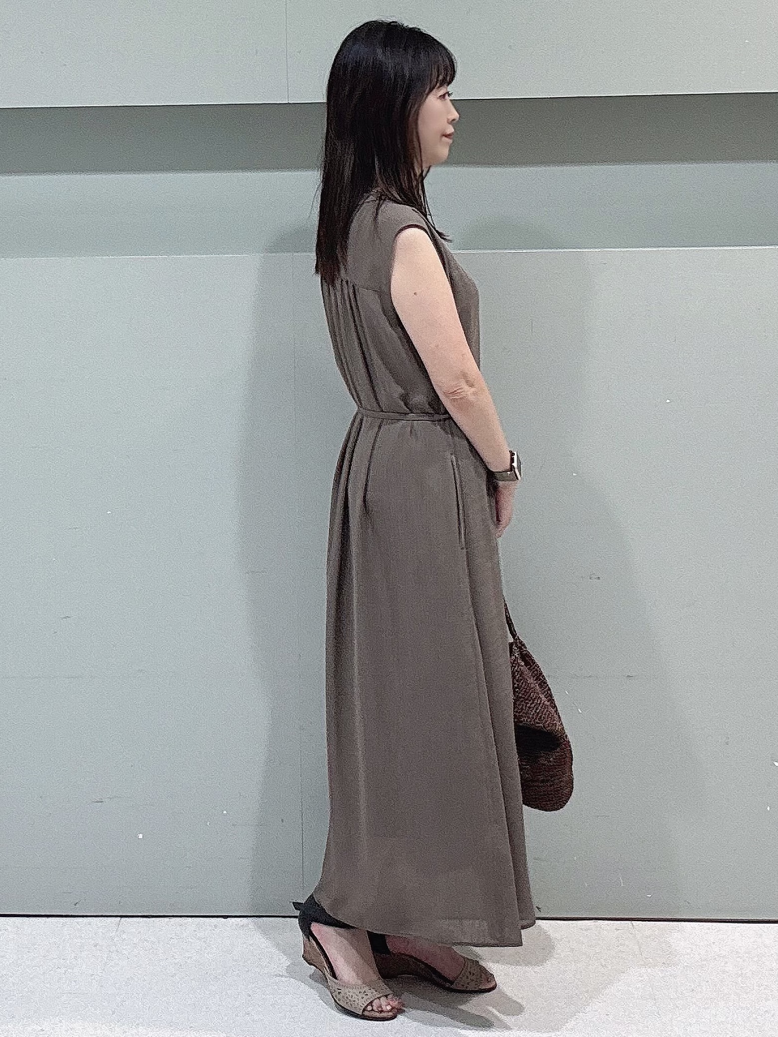 makiさんの「UNTITLED｜【秋映え/ジレとしても〇】シアーVネックワンピース」を使ったコーディネート