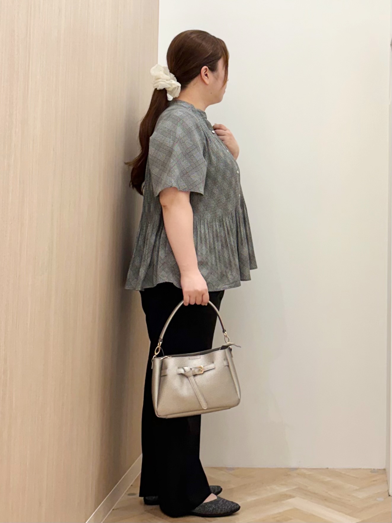 akariさんの「grove｜【体型カバー◎】大人フェミニン消しプリーツブラウス」を使ったコーディネート
