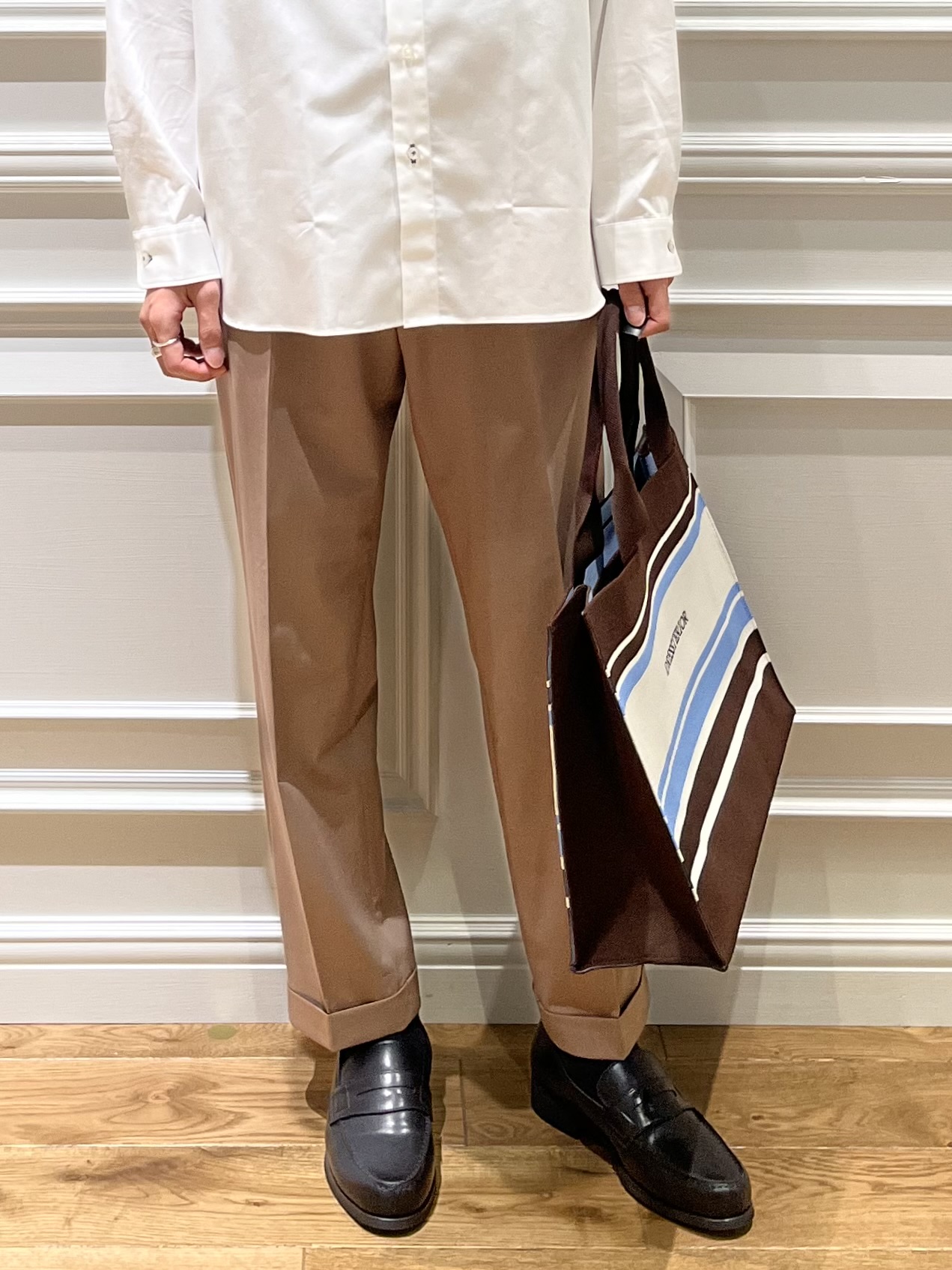Watanabeさんの「DRESSTERIOR｜【日本製】バンドカラー高密度ツイルシャツ」を使ったコーディネート
