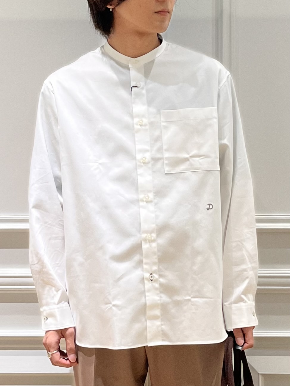Watanabeさんの「DRESSTERIOR｜【日本製】バンドカラー高密度ツイルシャツ」を使ったコーディネート