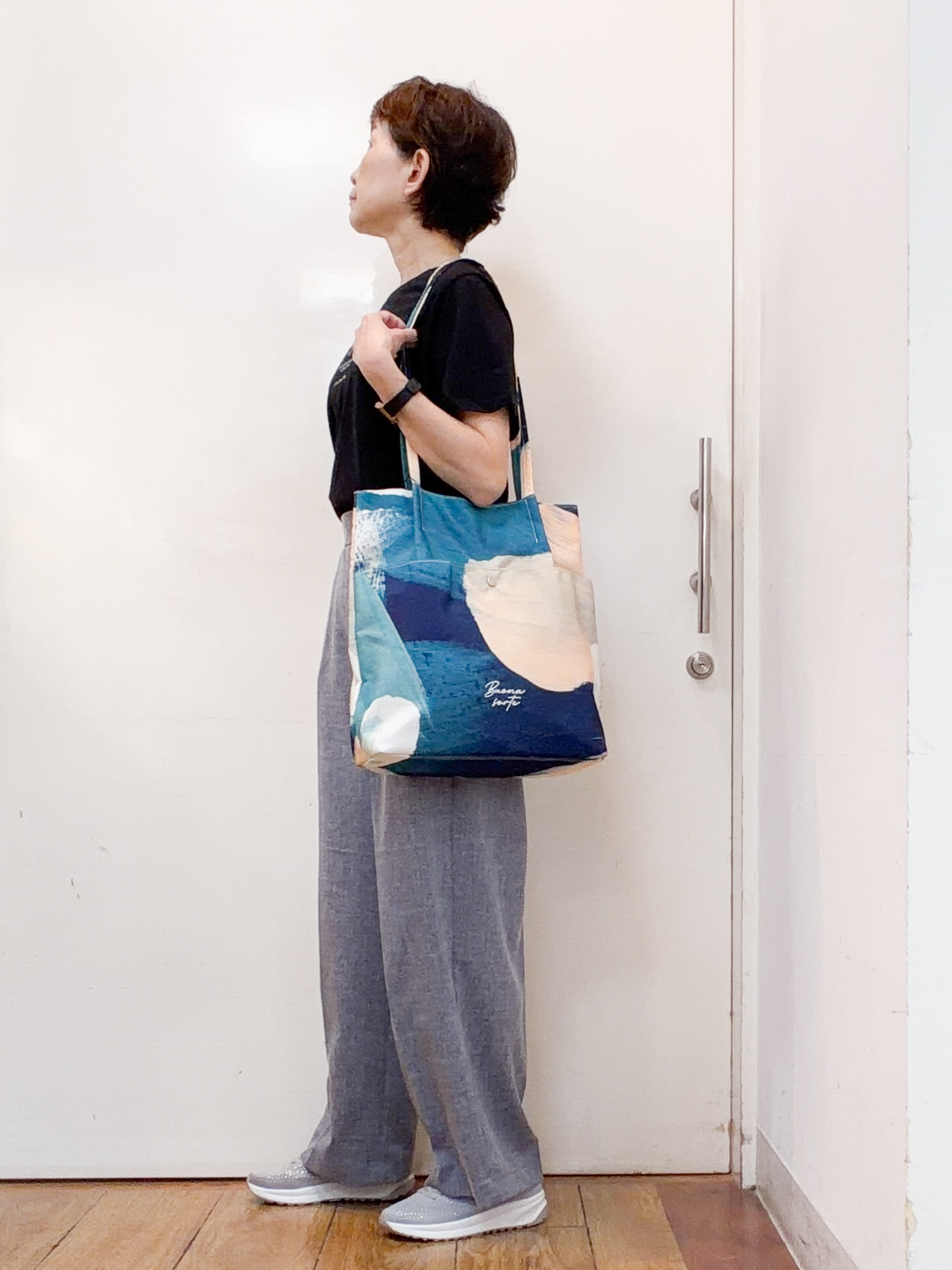 みぃさんの「SHOO･LA･RUE｜【S-LL/洗濯機可】大人のベーシックカラープリントTシャツ」を使ったコーディネート
