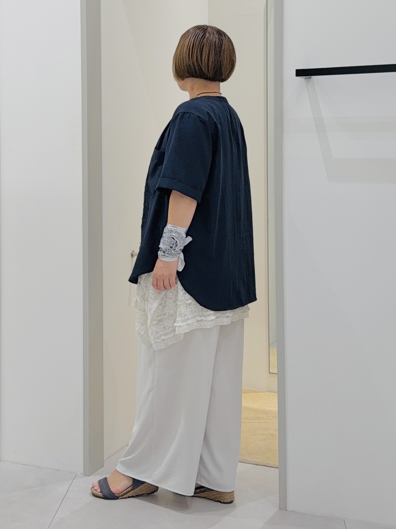 タナさんの「THE SHOP TK｜【M-XL/秋始めにちょうどいい】細見え5分袖Wポケットシャツ」を使ったコーディネート