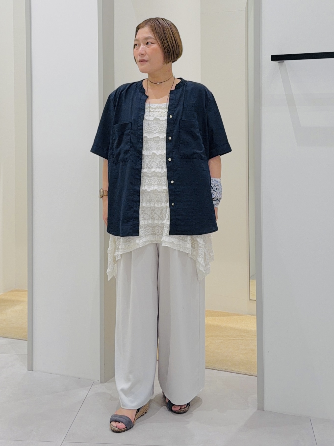 タナさんの「THE SHOP TK｜【M-XL/秋始めにちょうどいい】細見え5分袖Wポケットシャツ」を使ったコーディネート