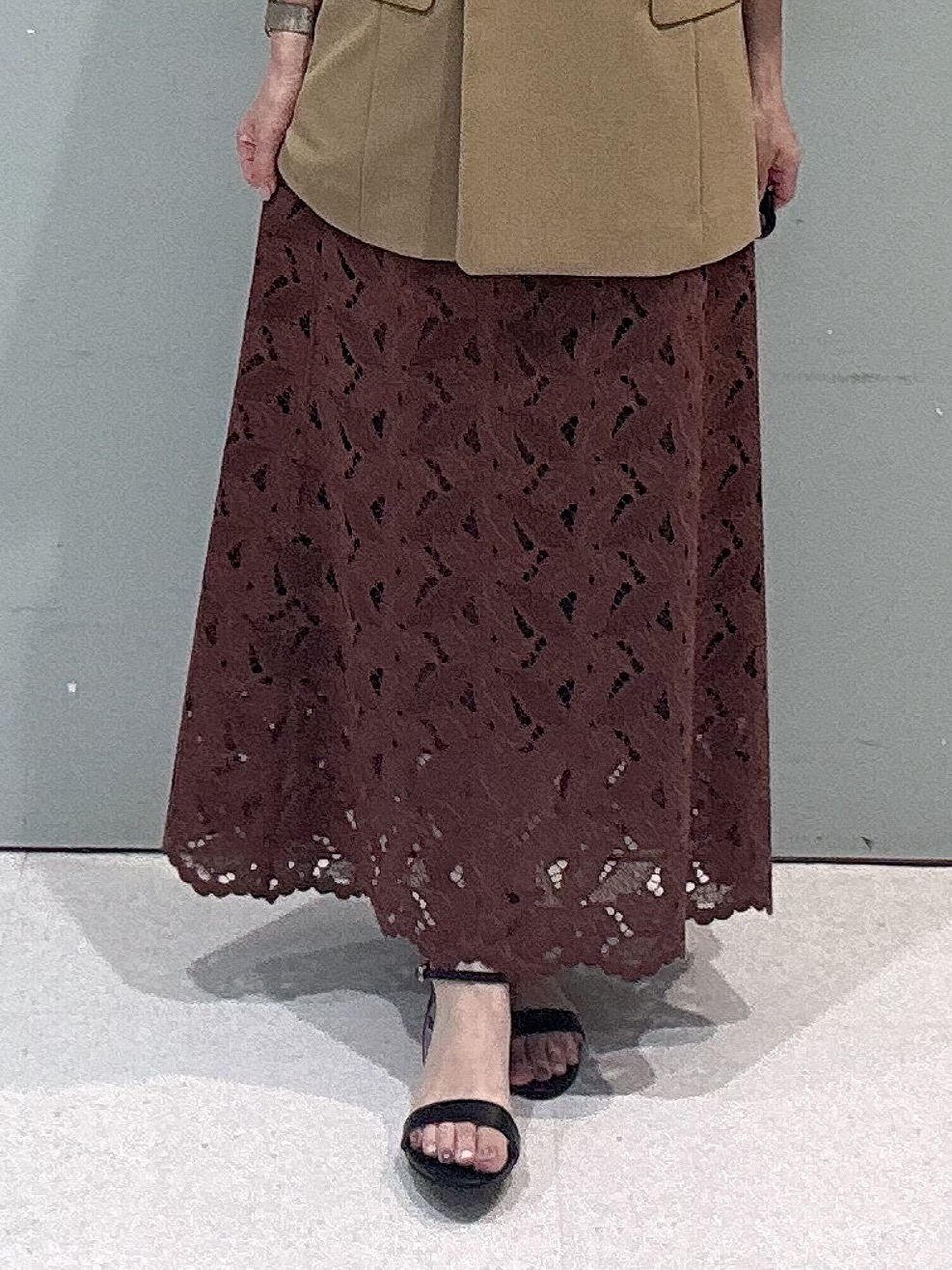 makiさんの「UNTITLED｜【秋の通勤羽織/セットアップ可/UVカット】エアリークール半袖ジャケット」を使ったコーディネート