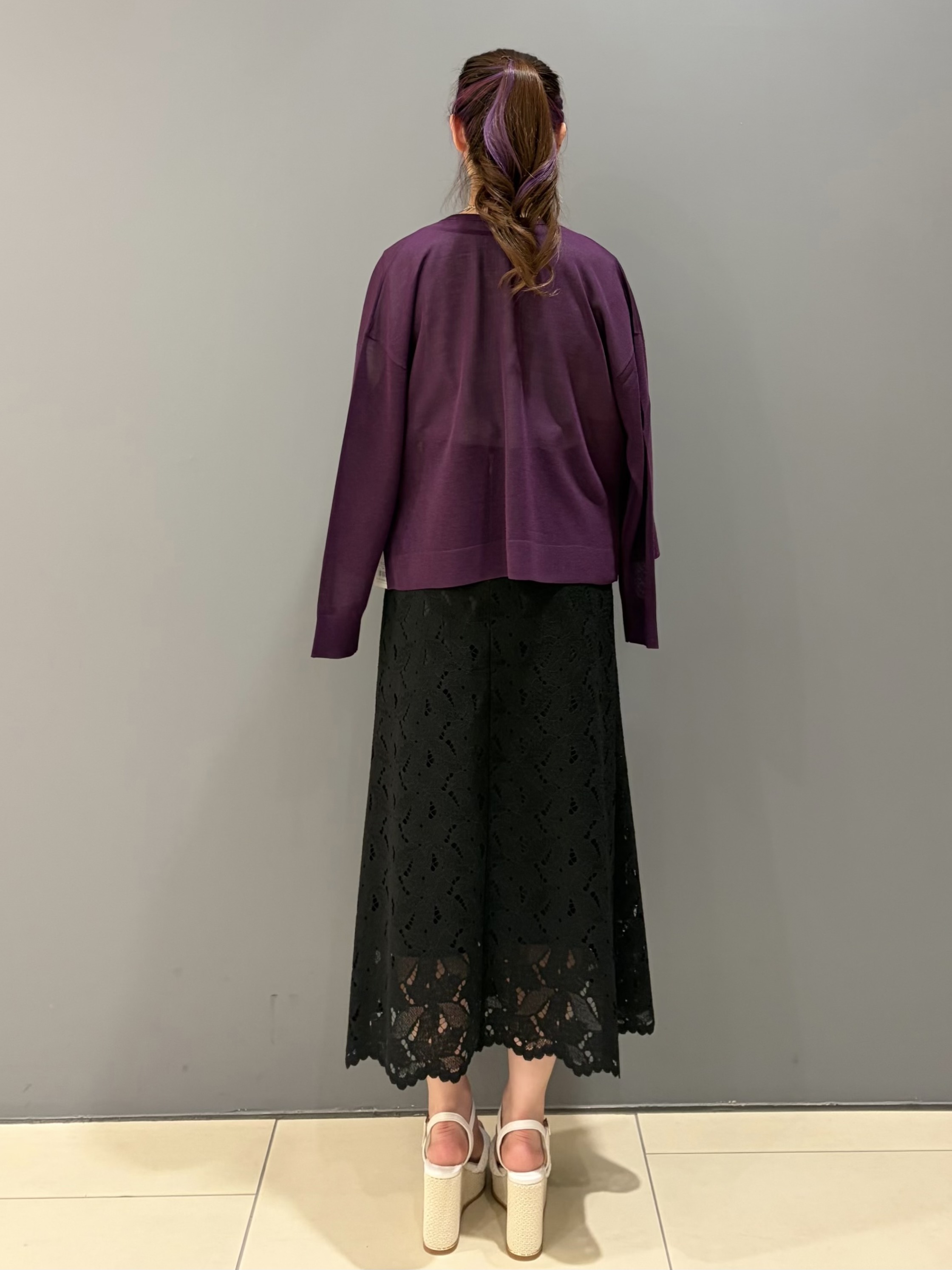 miさんの「UNTITLED｜【アンサンブル可/秋羽織り/シアー】前後2WAYカーディガン」を使ったコーディネート