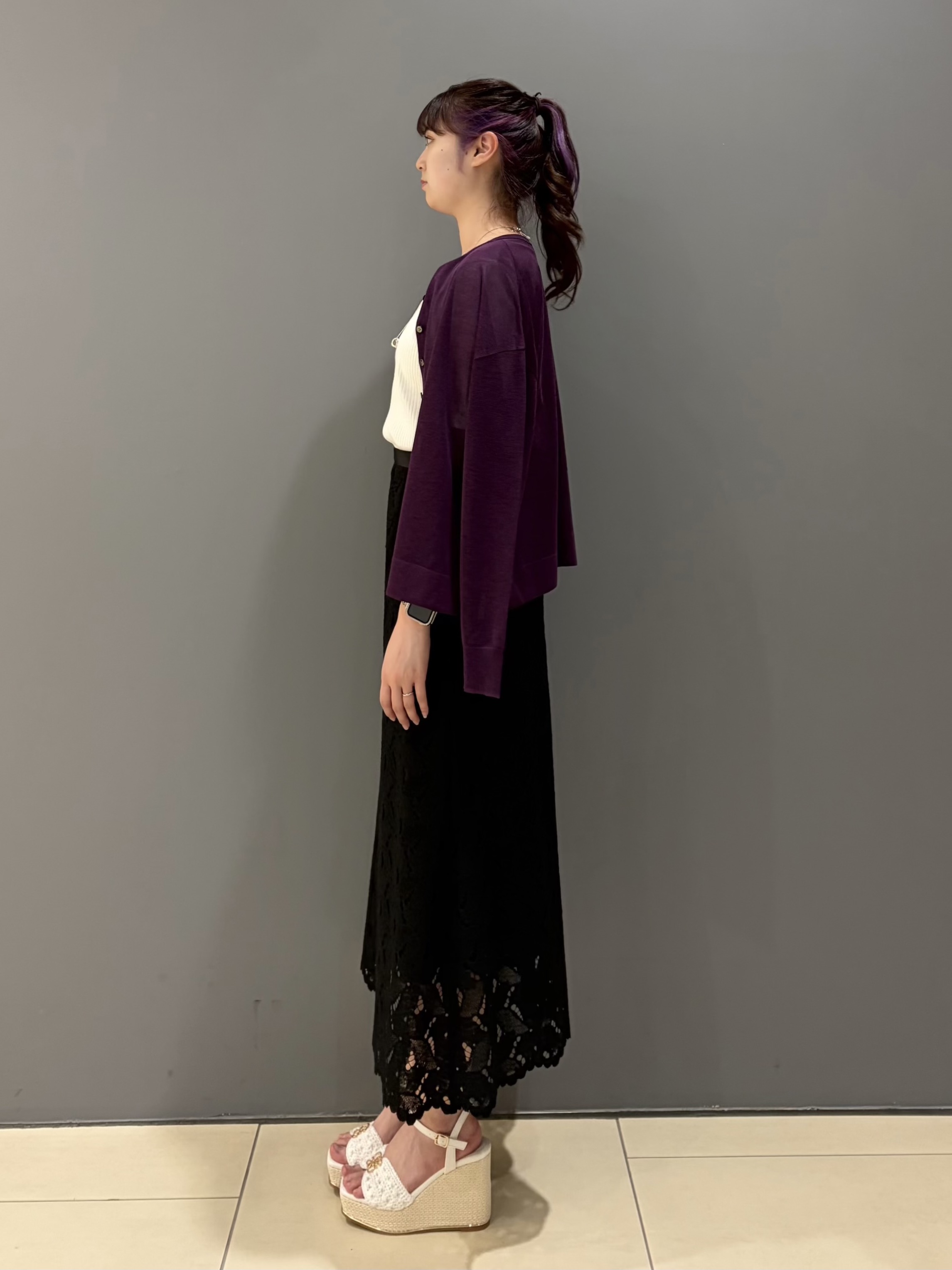 miさんの「UNTITLED｜【アンサンブル可/秋羽織り/シアー】前後2WAYカーディガン」を使ったコーディネート