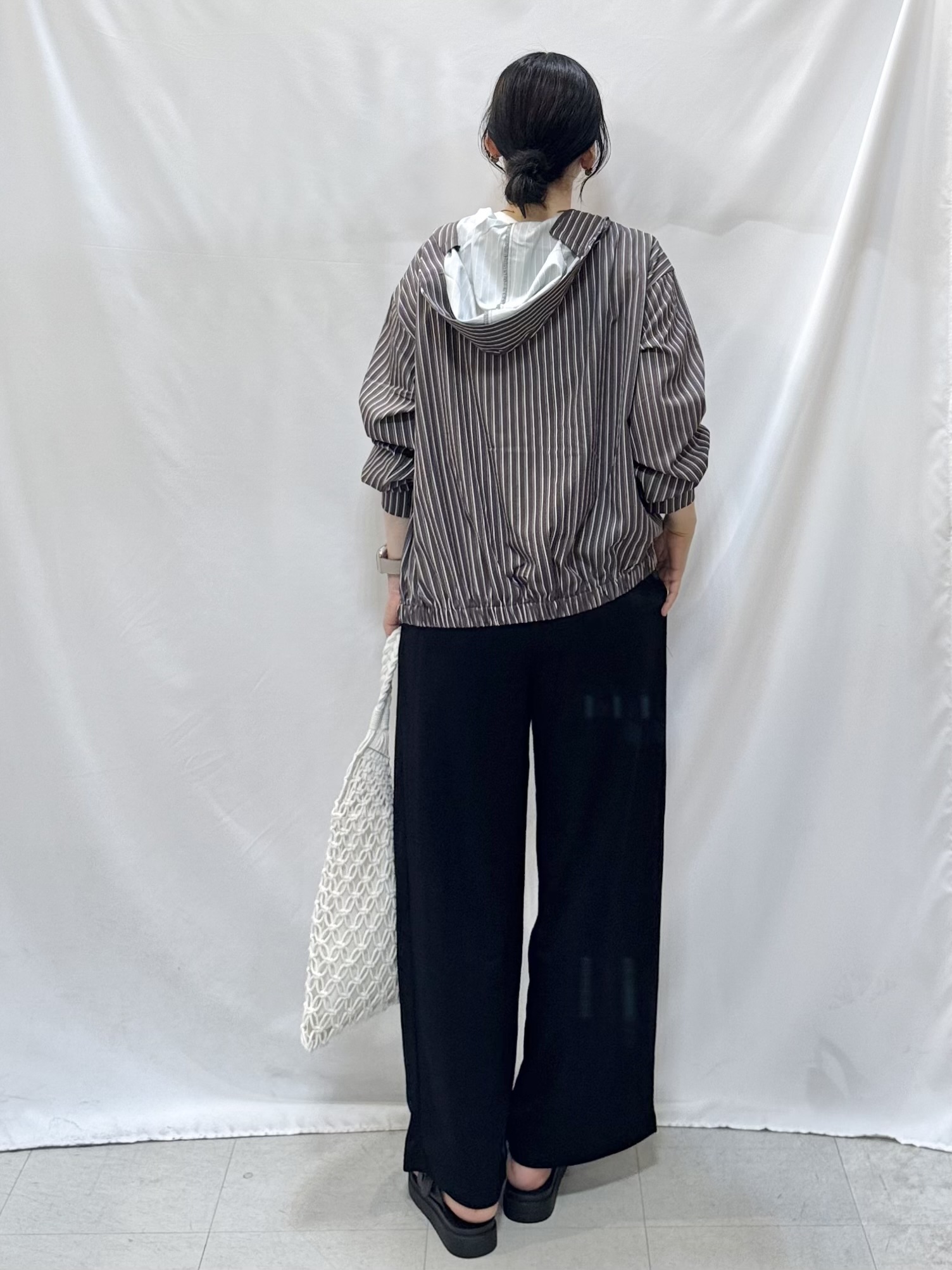 𝐇𝐢𝐫𝐨𝐦𝐢さんの「SHOO･LA･RUE｜【洗濯後しわになりにくい/S-LL】お顔も手の甲もしっかりカバー　日よけ・指穴付きUVパーカ」を使ったコーディネート