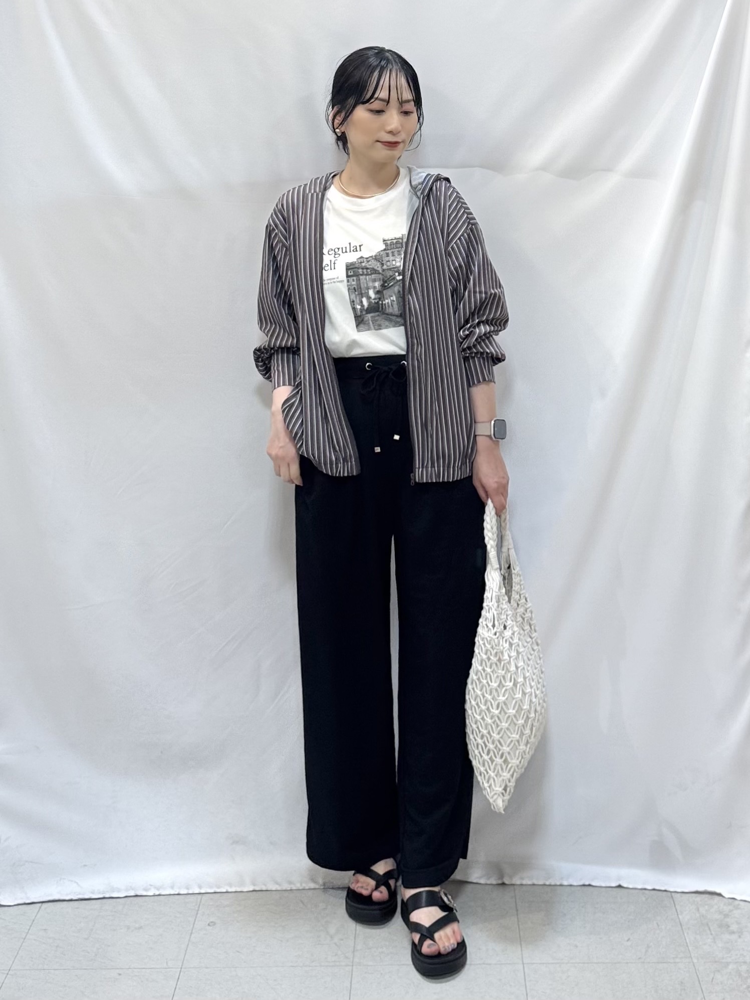 𝐇𝐢𝐫𝐨𝐦𝐢さんの「SHOO･LA･RUE｜【洗濯後しわになりにくい/S-LL】お顔も手の甲もしっかりカバー　日よけ・指穴付きUVパーカ」を使ったコーディネート