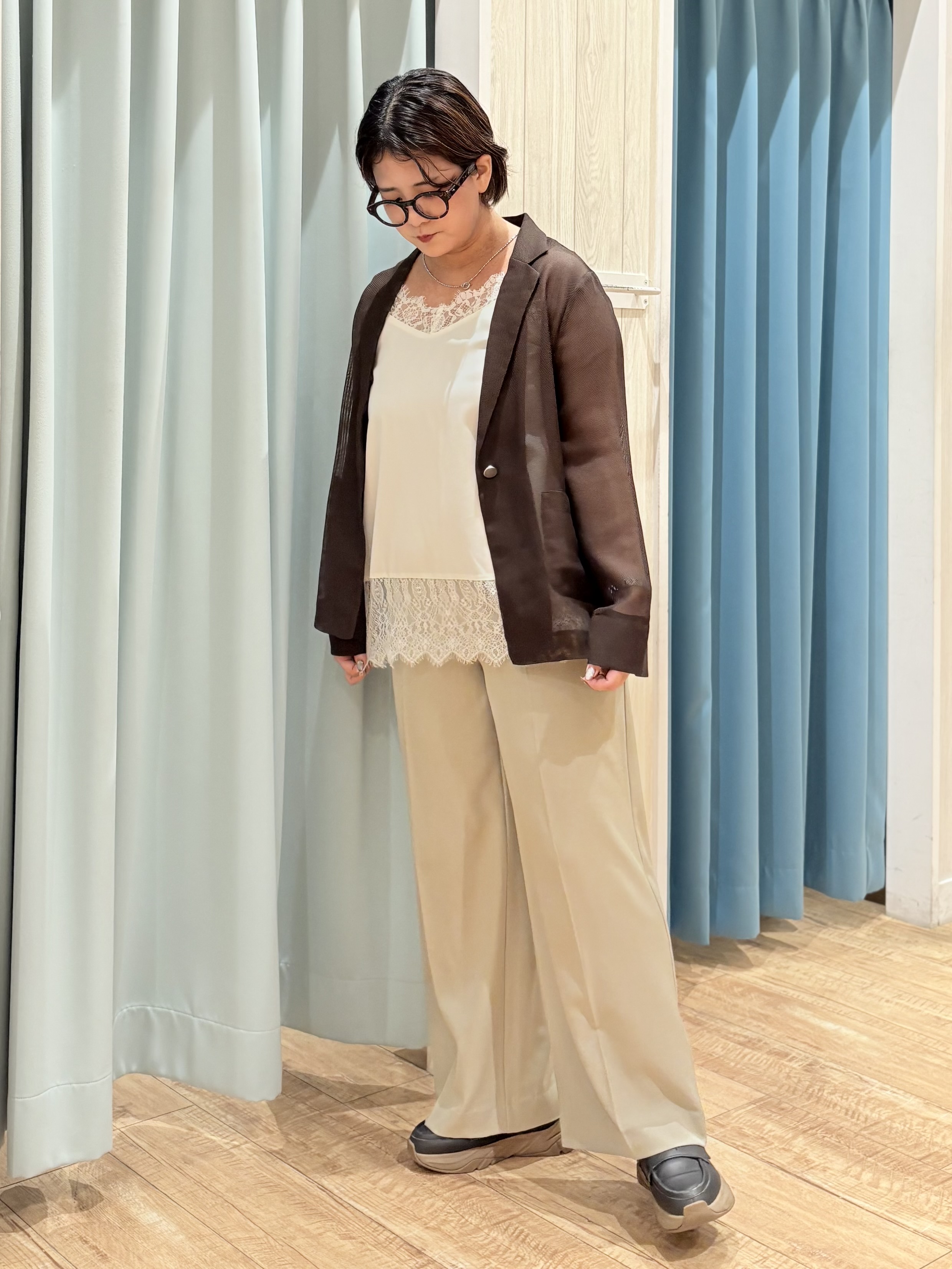 砂糖さんの「SHOO･LA･RUE｜【通気性〇/セットアップ可/S-LL/洗濯機可】紫外線対策にも メッシュテーラードジャケット」を使ったコーディネート
