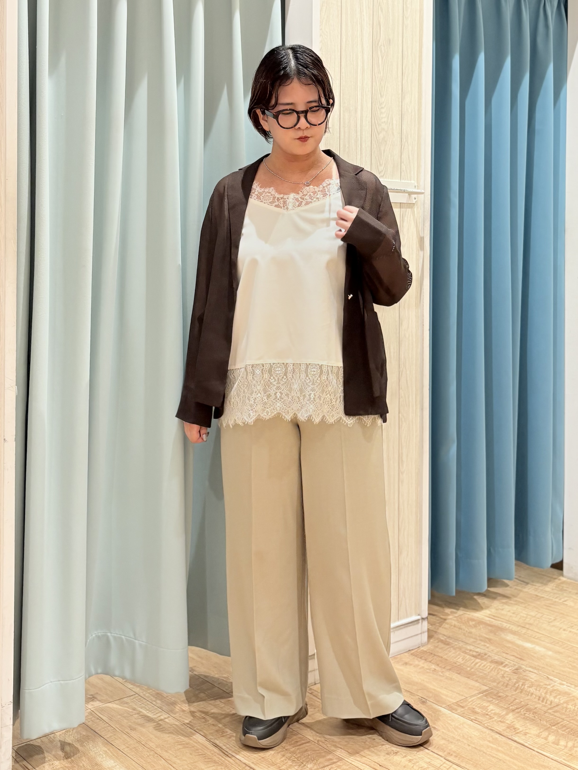 砂糖さんの「SHOO･LA･RUE｜【通気性〇/セットアップ可/S-LL/洗濯機可】紫外線対策にも メッシュテーラードジャケット」を使ったコーディネート