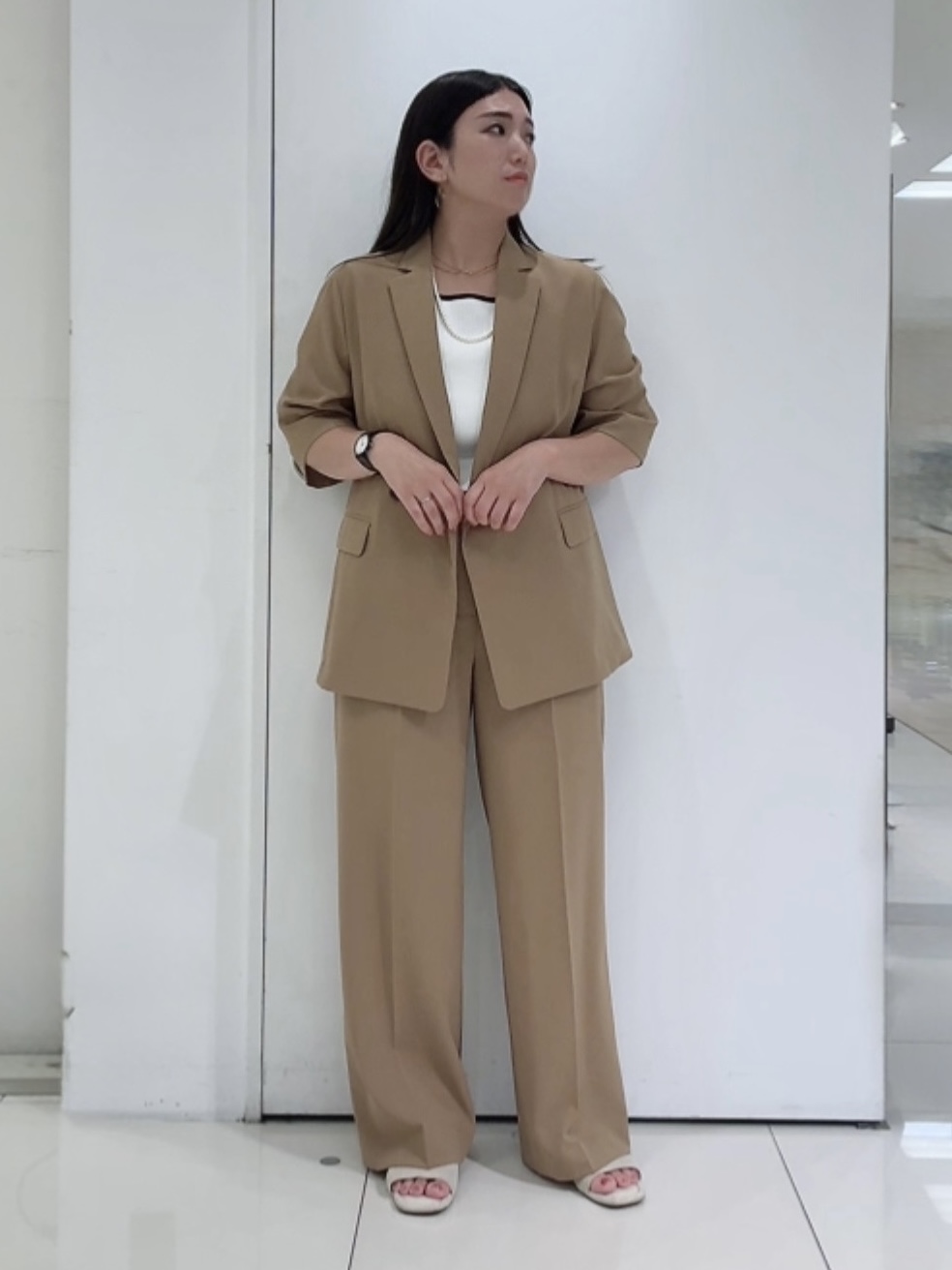 なかじさんの「UNTITLED｜【秋の通勤羽織/セットアップ可/UVカット】エアリークール半袖ジャケット」を使ったコーディネート