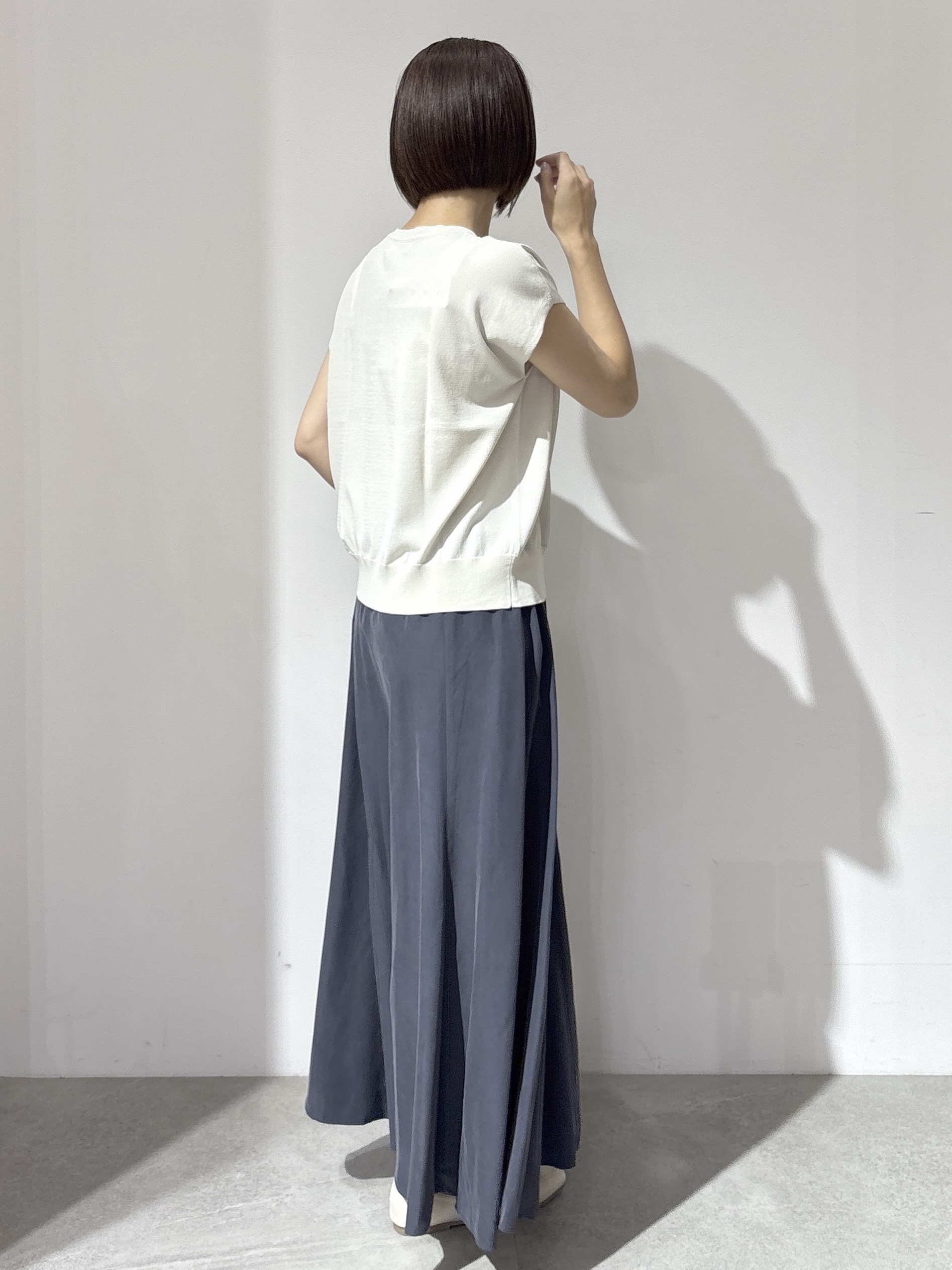 NAKAさんの「OPAQUE.CLIP｜【UV】フリルフレンチスリーブニット《接触冷感／洗濯機OK》」を使ったコーディネート