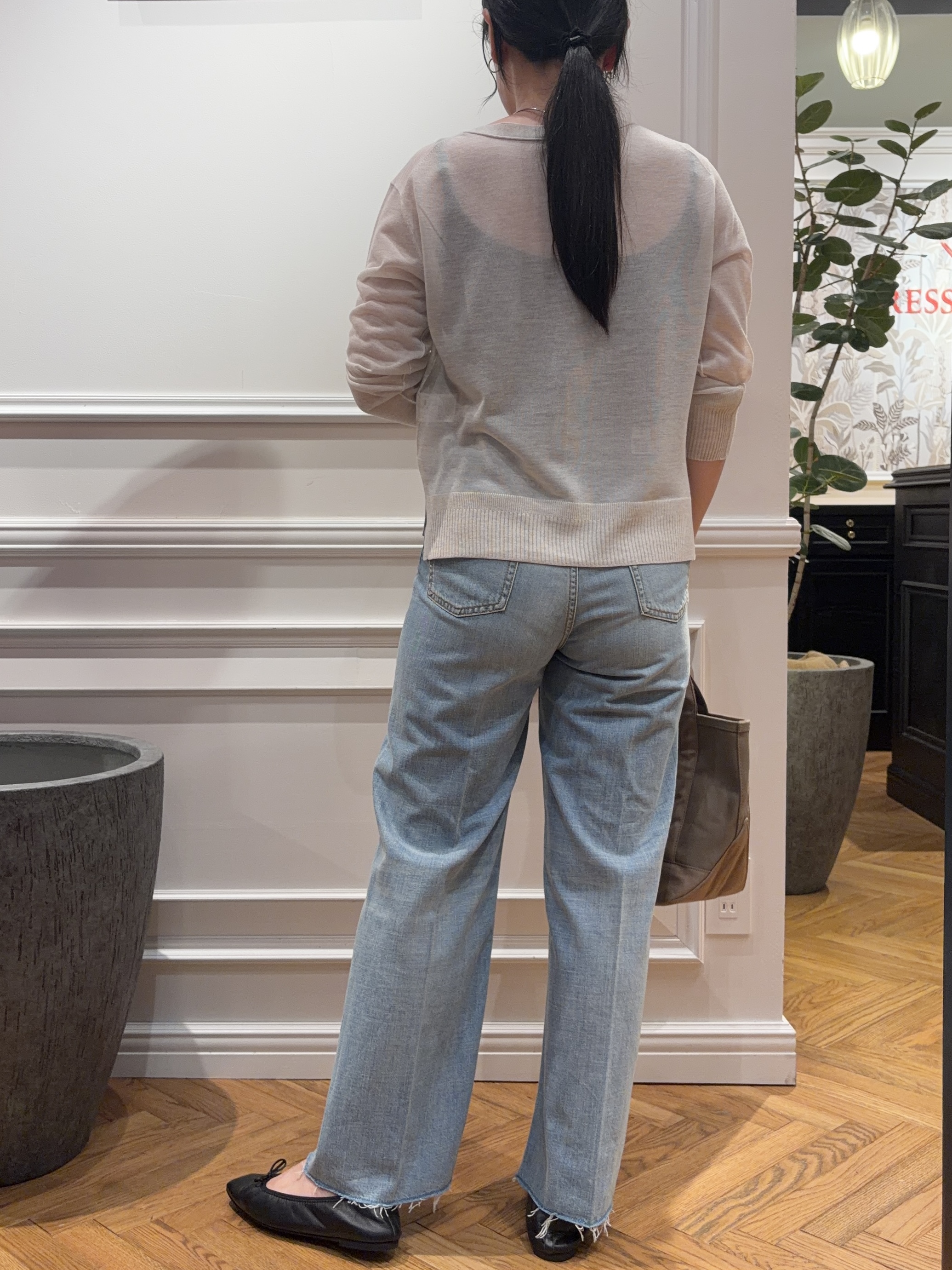 SAKAIさんの「DRESSTERIOR｜センタープレス ワイドストレートデニム」を使ったコーディネート