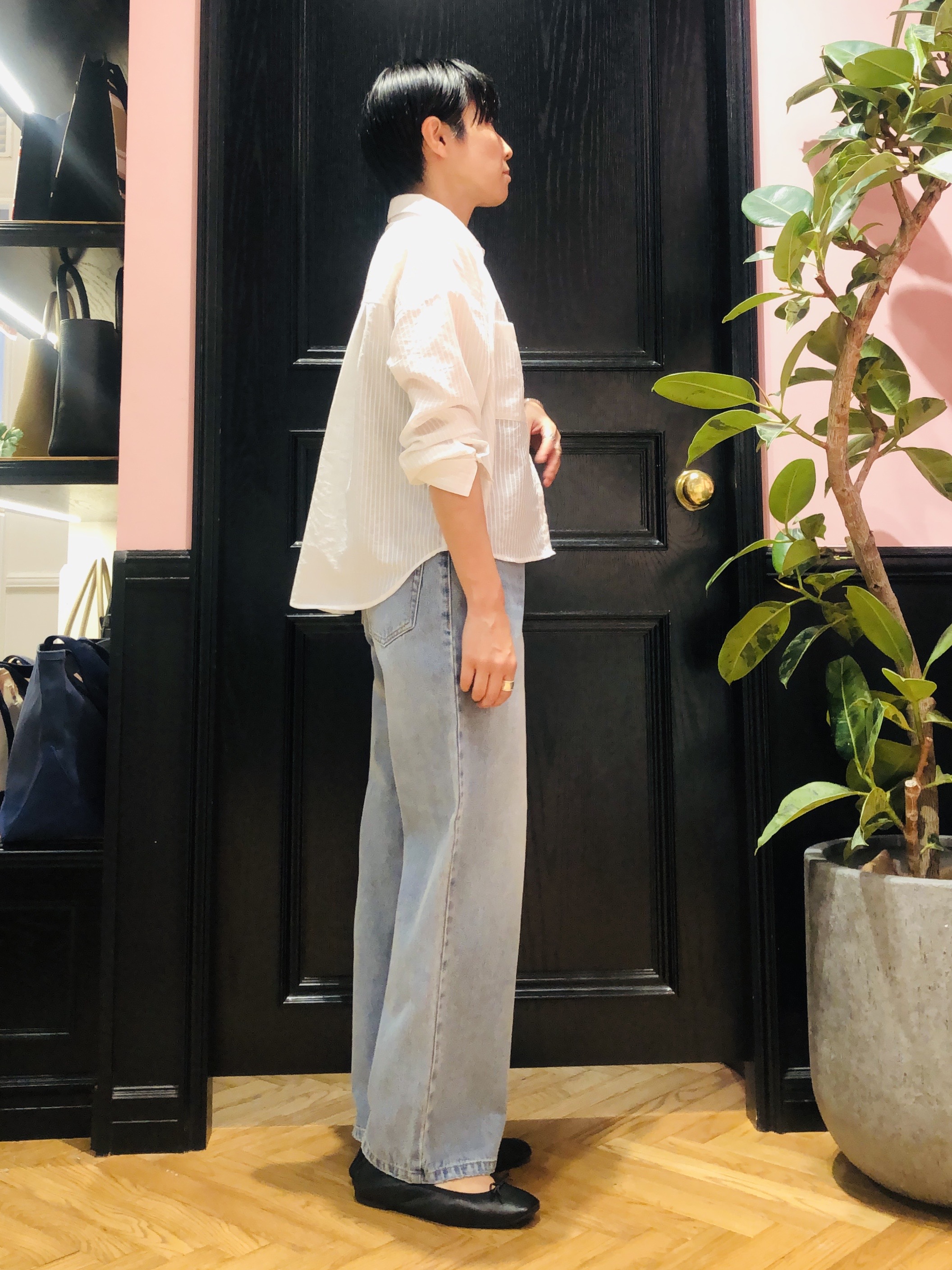 OGATAさんの「DRESSTERIOR｜◆シアーストライプクロップドシャツ」を使ったコーディネート