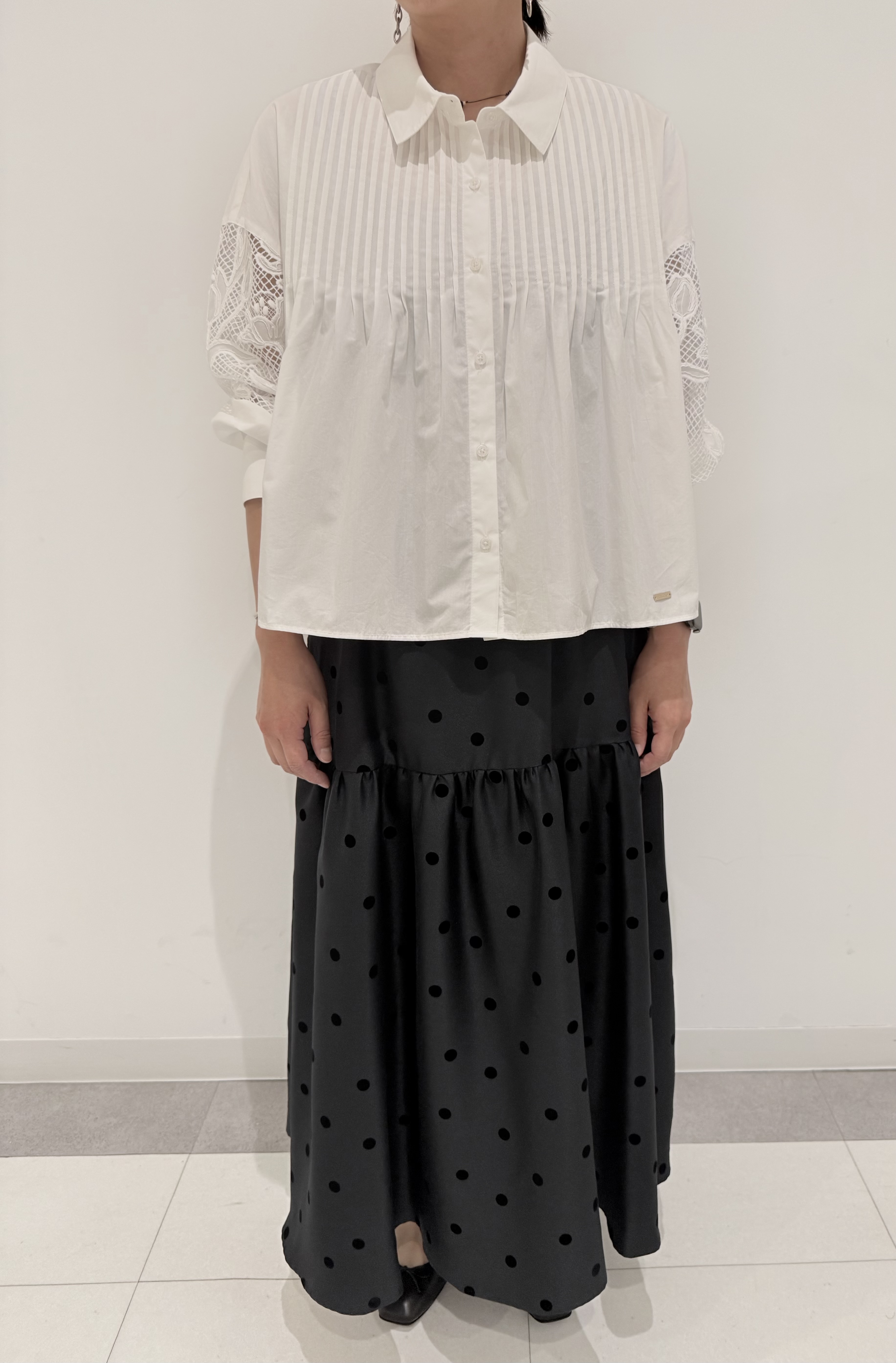 MIYAKAWAさんの「DRESSTERIOR｜【着映え】シアーレーススリーブ ピンタック クロップドシャツ」を使ったコーディネート