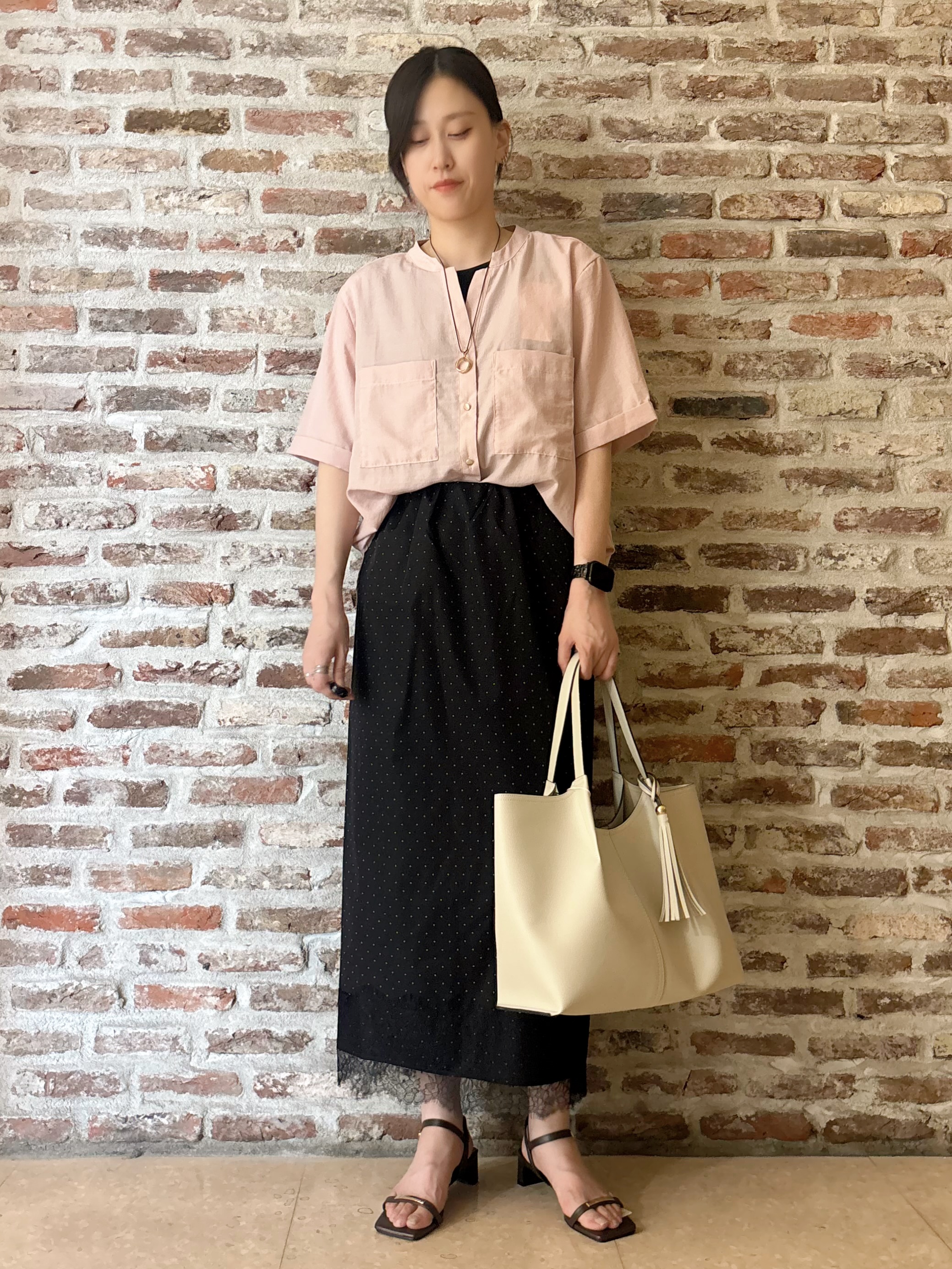 しばさんの「THE SHOP TK｜【M-XL/秋始めにちょうどいい】細見え5分袖Wポケットシャツ」を使ったコーディネート