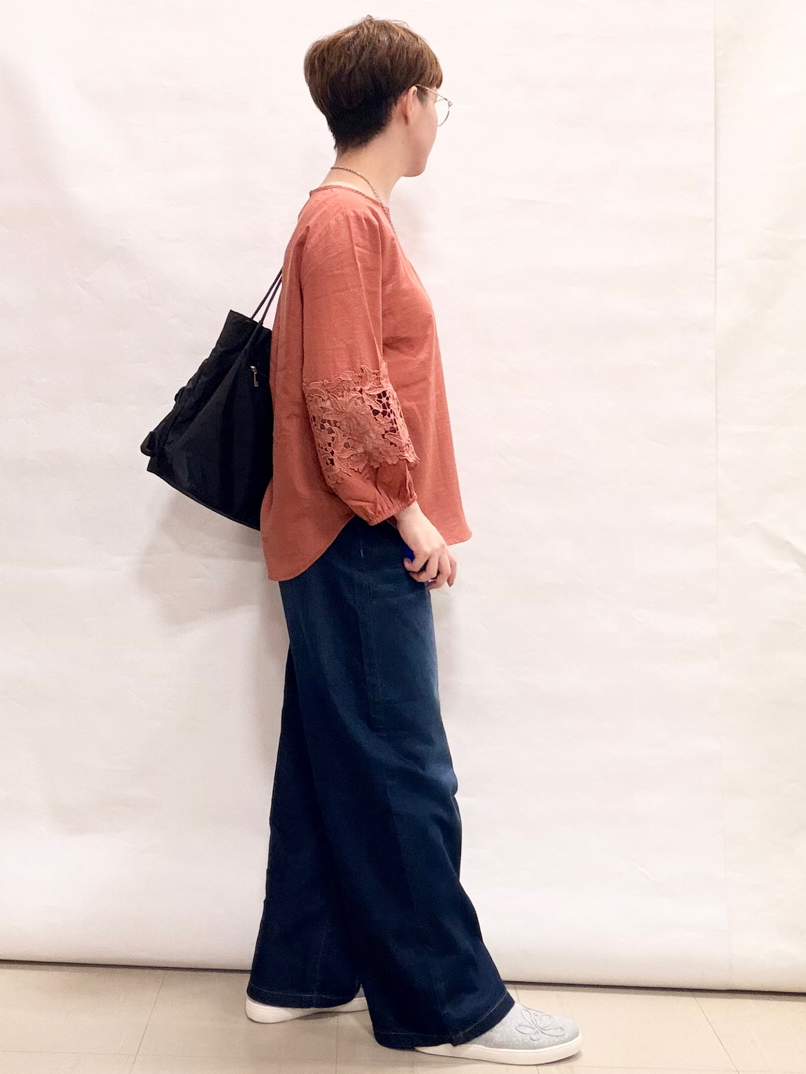 なっちゃんさんの「SHOO･LA･RUE｜【洗濯機可/S-LL/洗濯後しわになりにくい】刺繍レースで高見え インせず決まる主役ブラウス」を使ったコーディネート