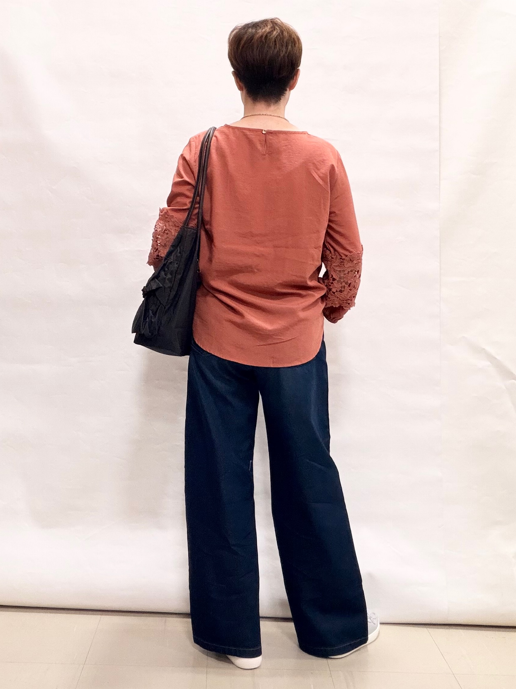 なっちゃんさんの「SHOO･LA･RUE｜【洗濯機可/S-LL/洗濯後しわになりにくい】刺繍レースで高見え インせず決まる主役ブラウス」を使ったコーディネート