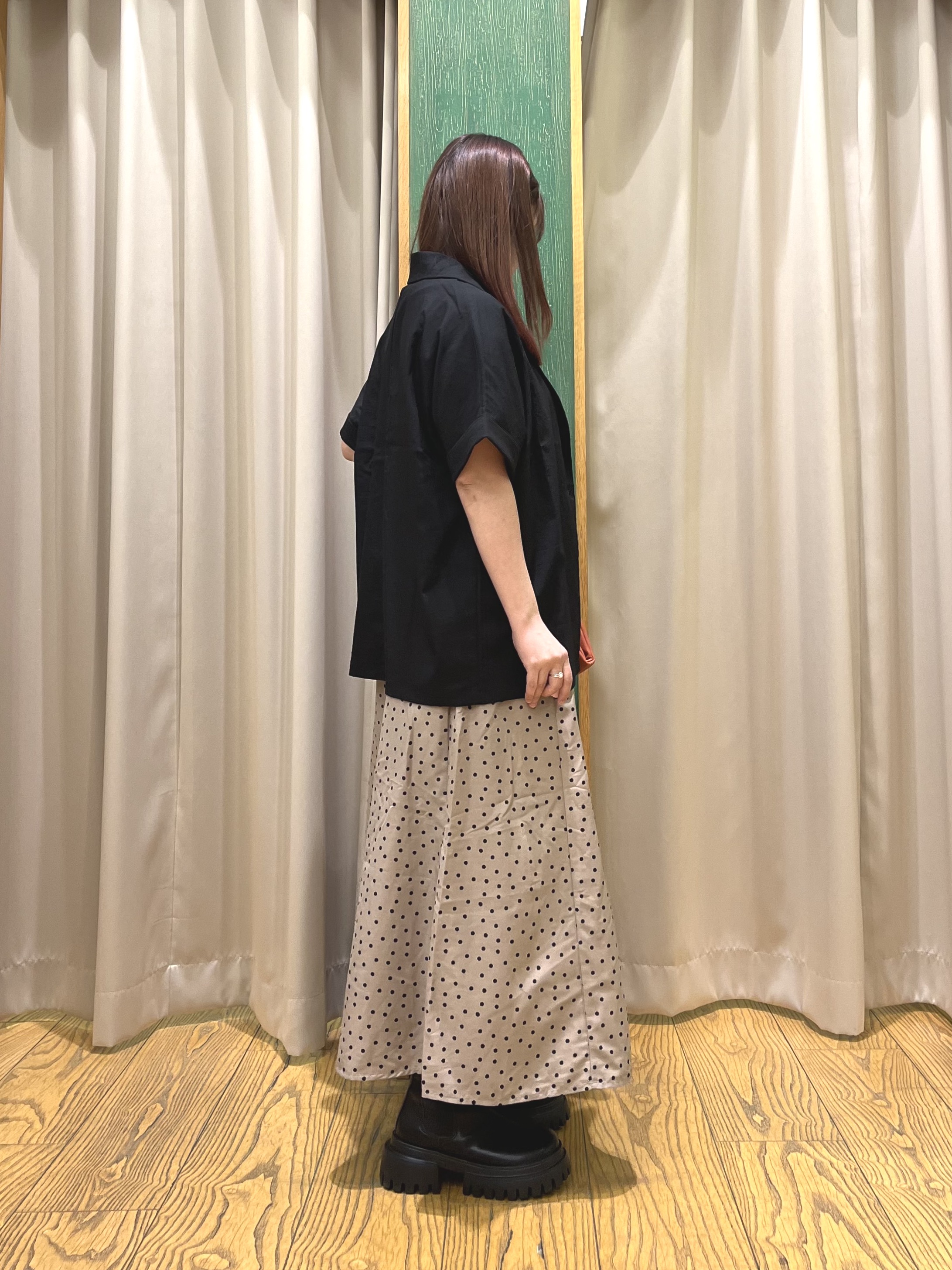 ゆっきーさんの「SHOO･LA･RUE｜【S-LL/洗濯機可】大人っぽく着られる ジェルロゴプリントTシャツ」を使ったコーディネート