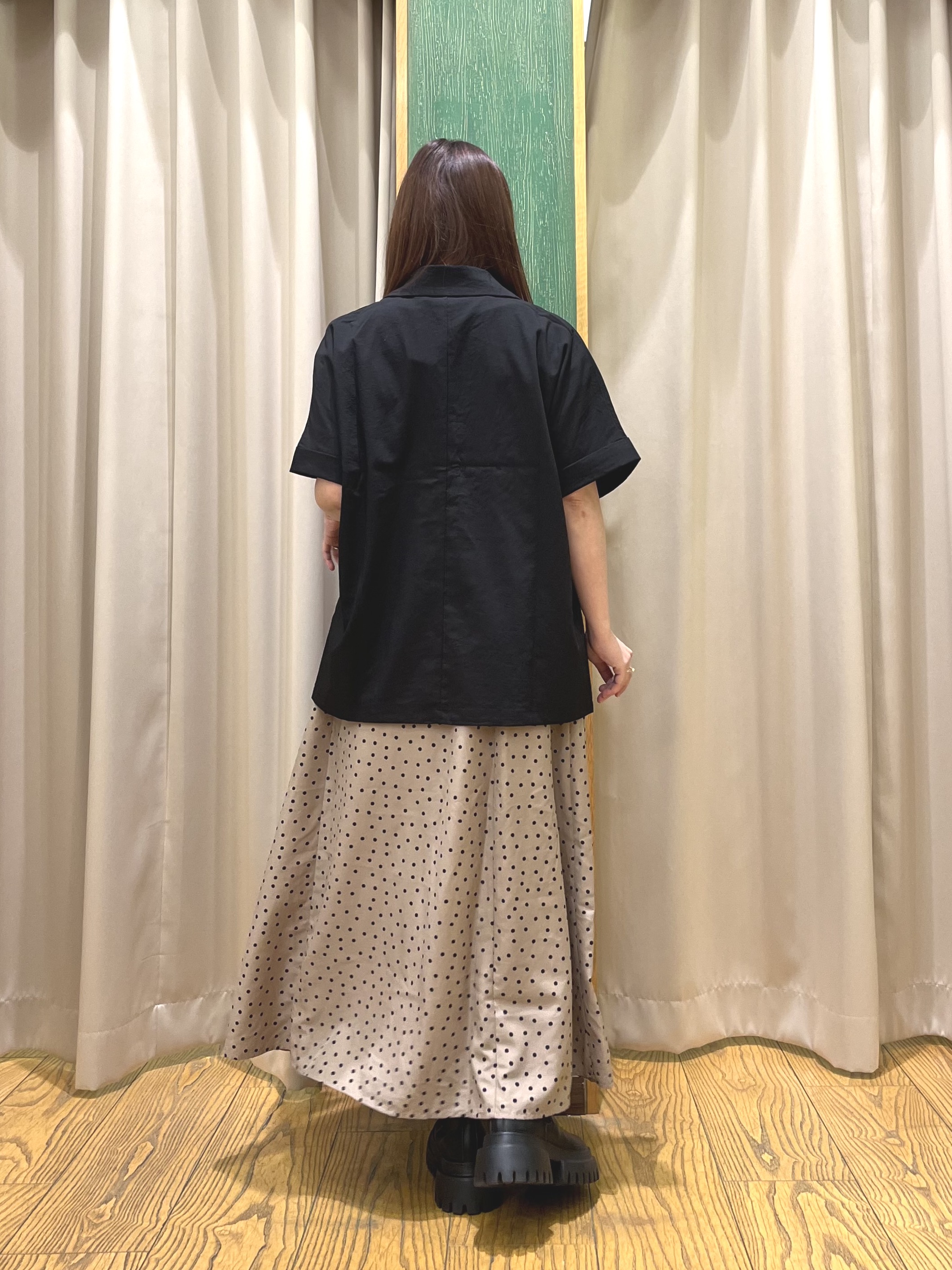 ゆっきーさんの「SHOO･LA･RUE｜【S-LL/洗濯機可】大人っぽく着られる ジェルロゴプリントTシャツ」を使ったコーディネート