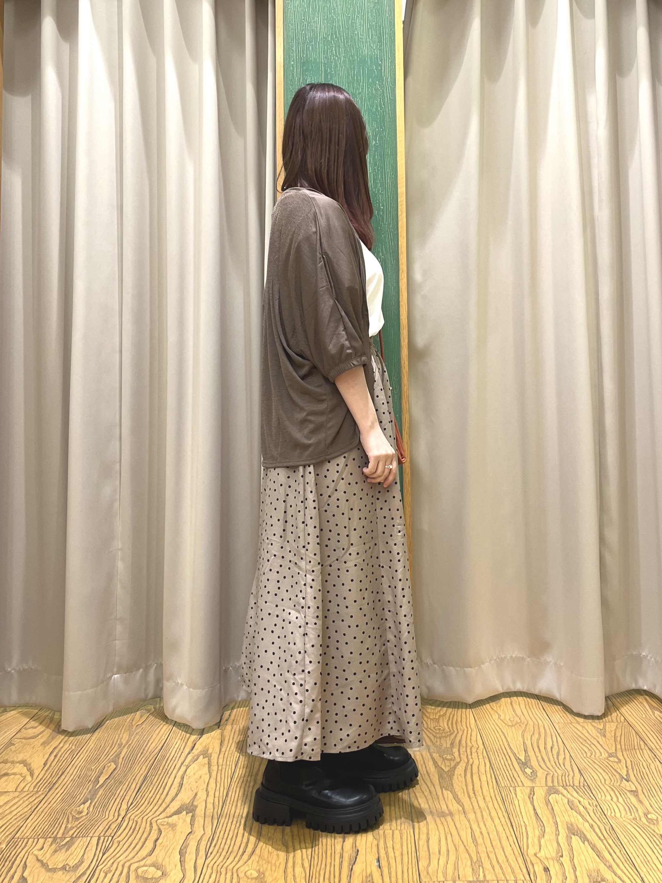 ゆっきーさんの「SHOO･LA･RUE｜【S-LL/洗濯機可】大人っぽく着られる ジェルロゴプリントTシャツ」を使ったコーディネート
