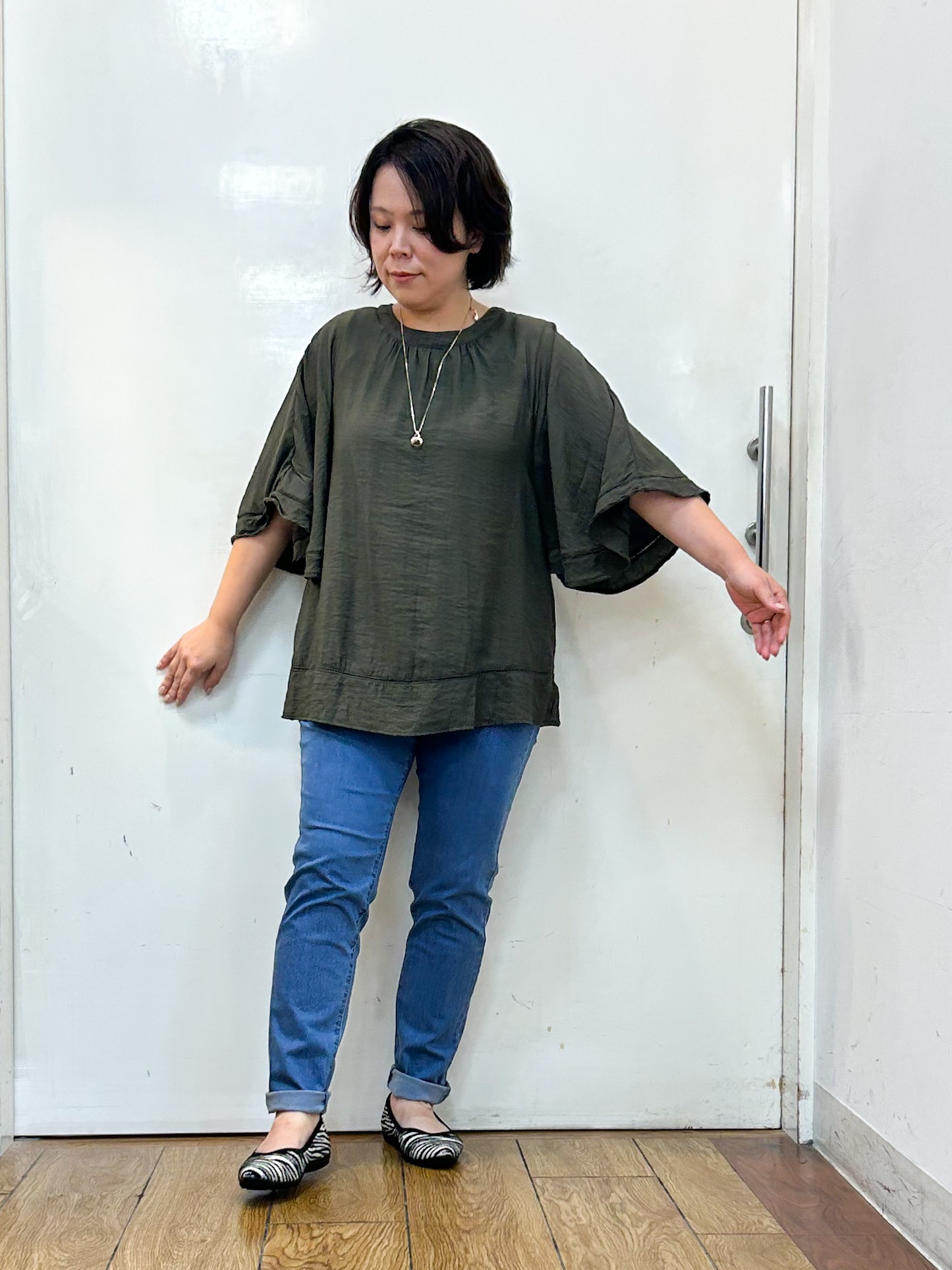 haruさんの「SHOO･LA･RUE｜【S-LL/洗濯機可/体型カバー】はしごレースがポイント スラブポンチョ風ブラウス」を使ったコーディネート