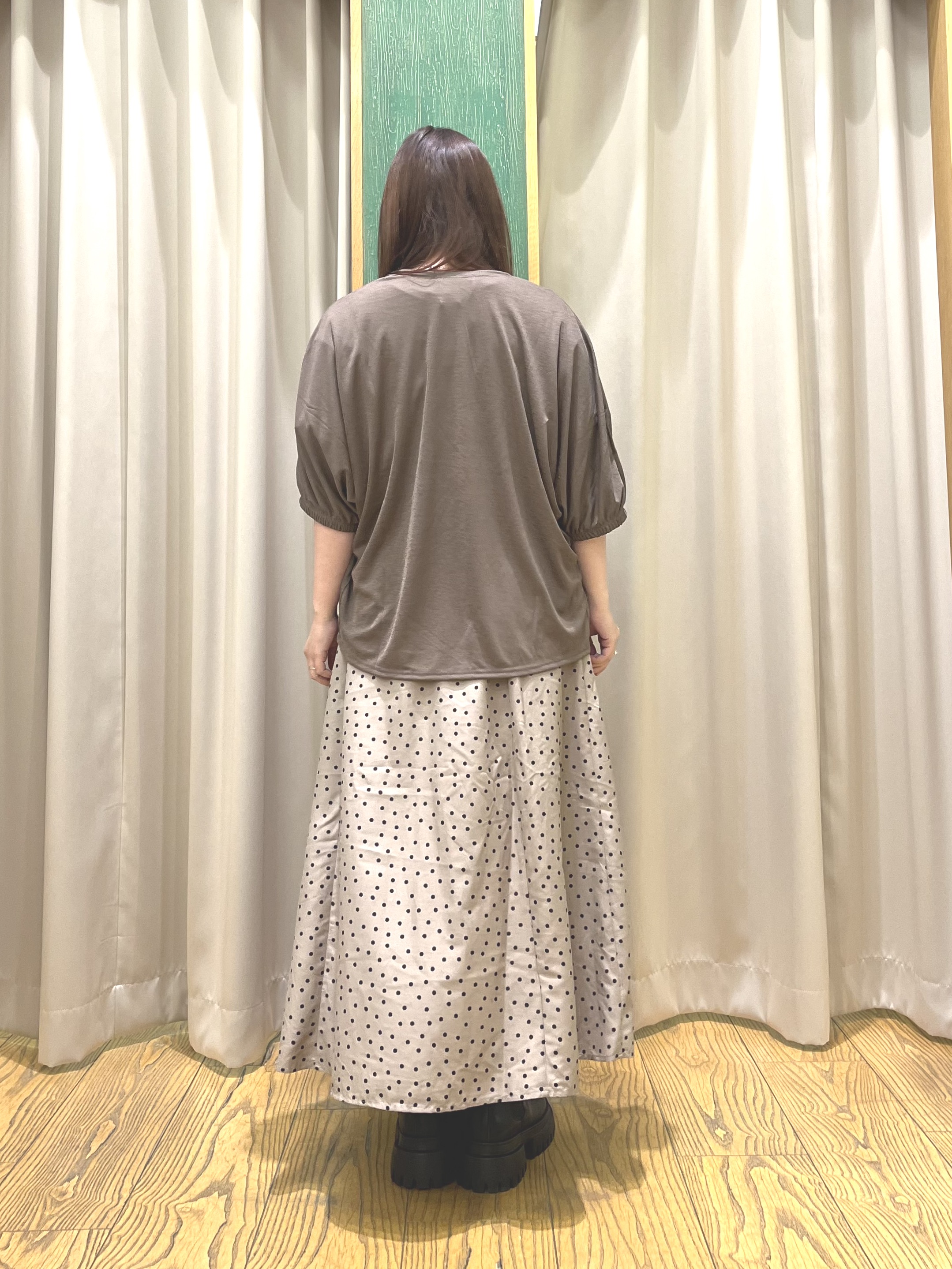 ゆっきーさんの「SHOO･LA･RUE｜【S-LL/洗濯機可】大人っぽく着られる ジェルロゴプリントTシャツ」を使ったコーディネート