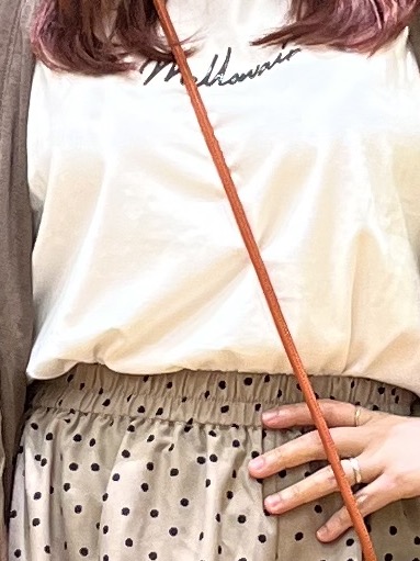 ゆっきーさんの「SHOO･LA･RUE｜【S-LL/洗濯機可】大人っぽく着られる ジェルロゴプリントTシャツ」を使ったコーディネート
