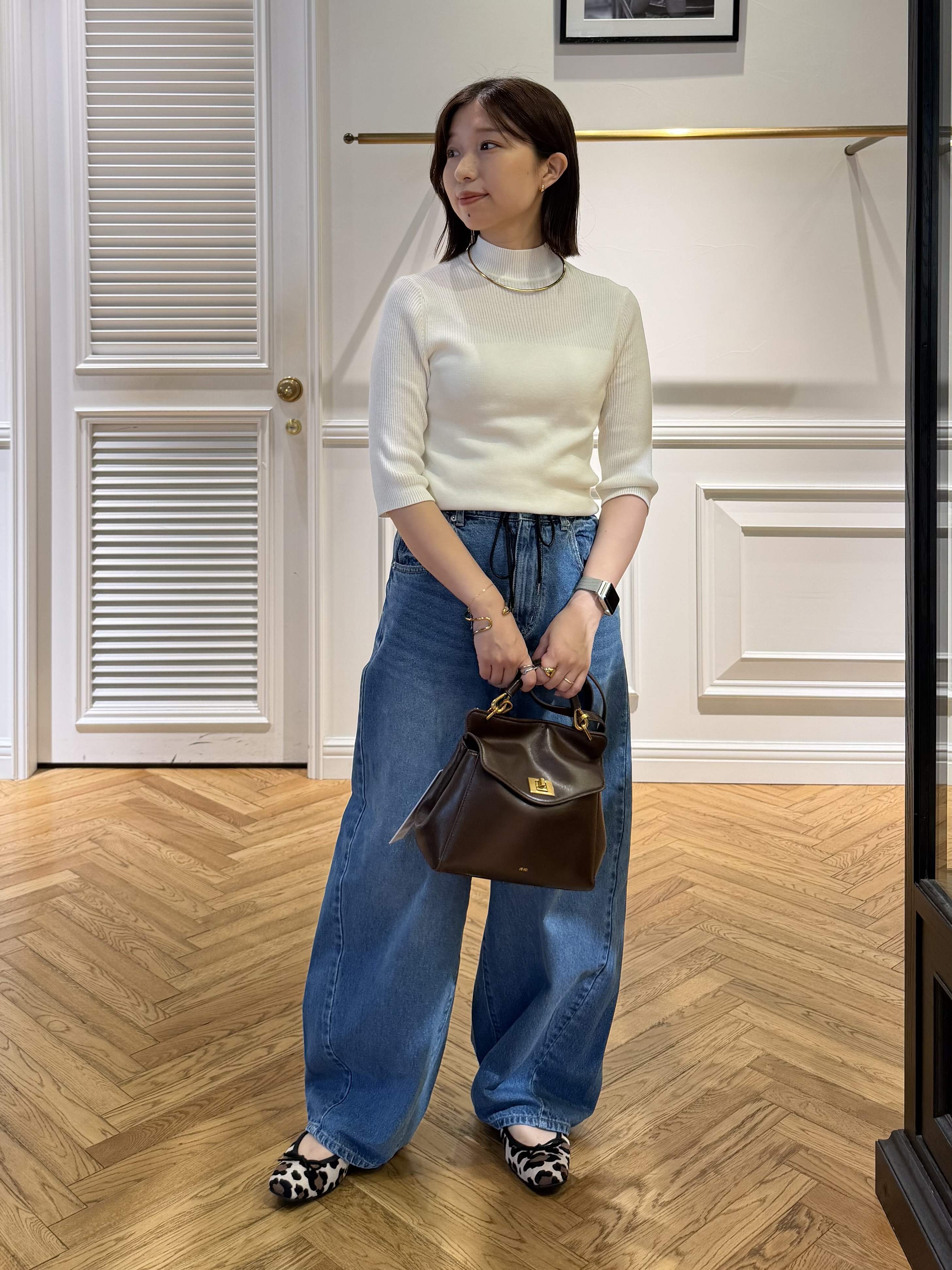つじ まこさんの「DRESSTERIOR｜ドロスト バギーカービーデニム」を使ったコーディネート